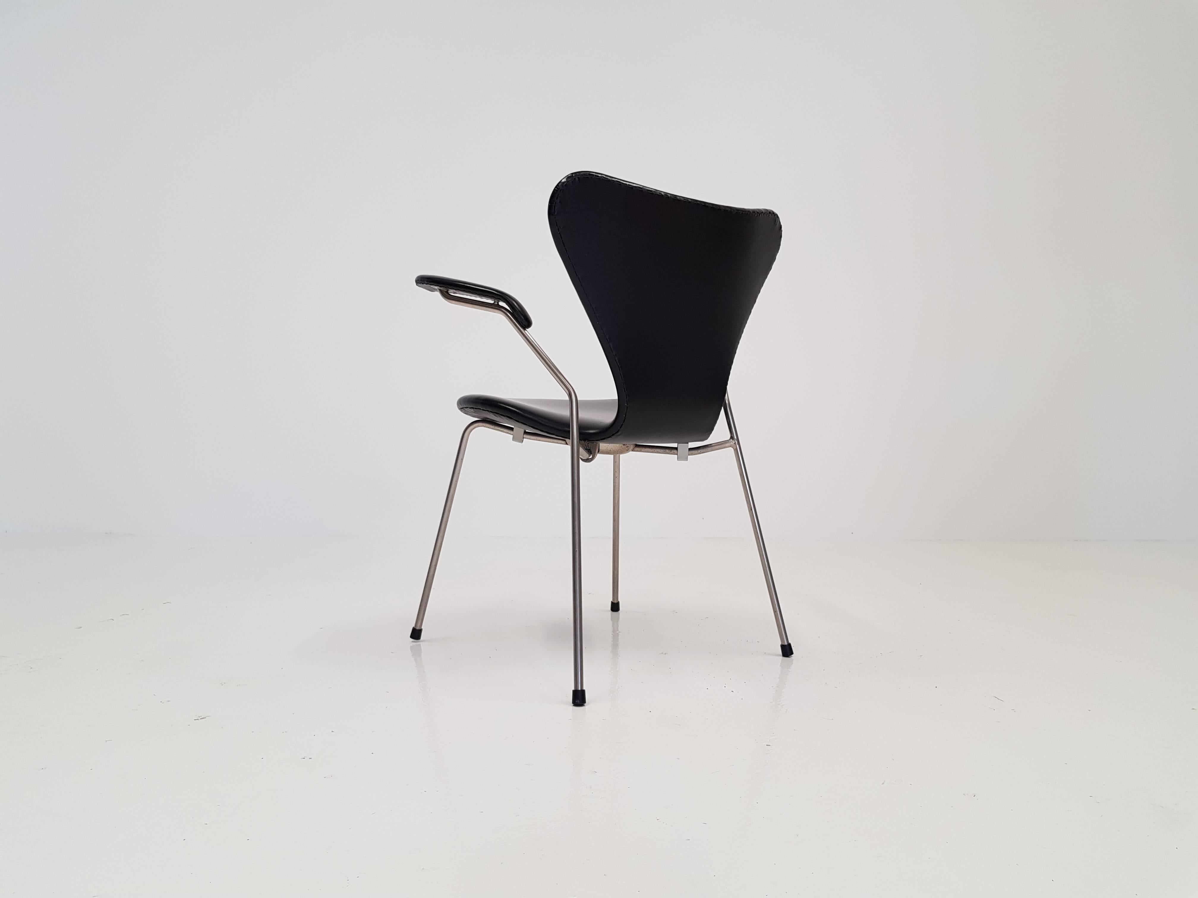 Steel Model 3207 Series 7 Armchair in Faux Leather by Arne Jacobsen for Fritz Hansen, 