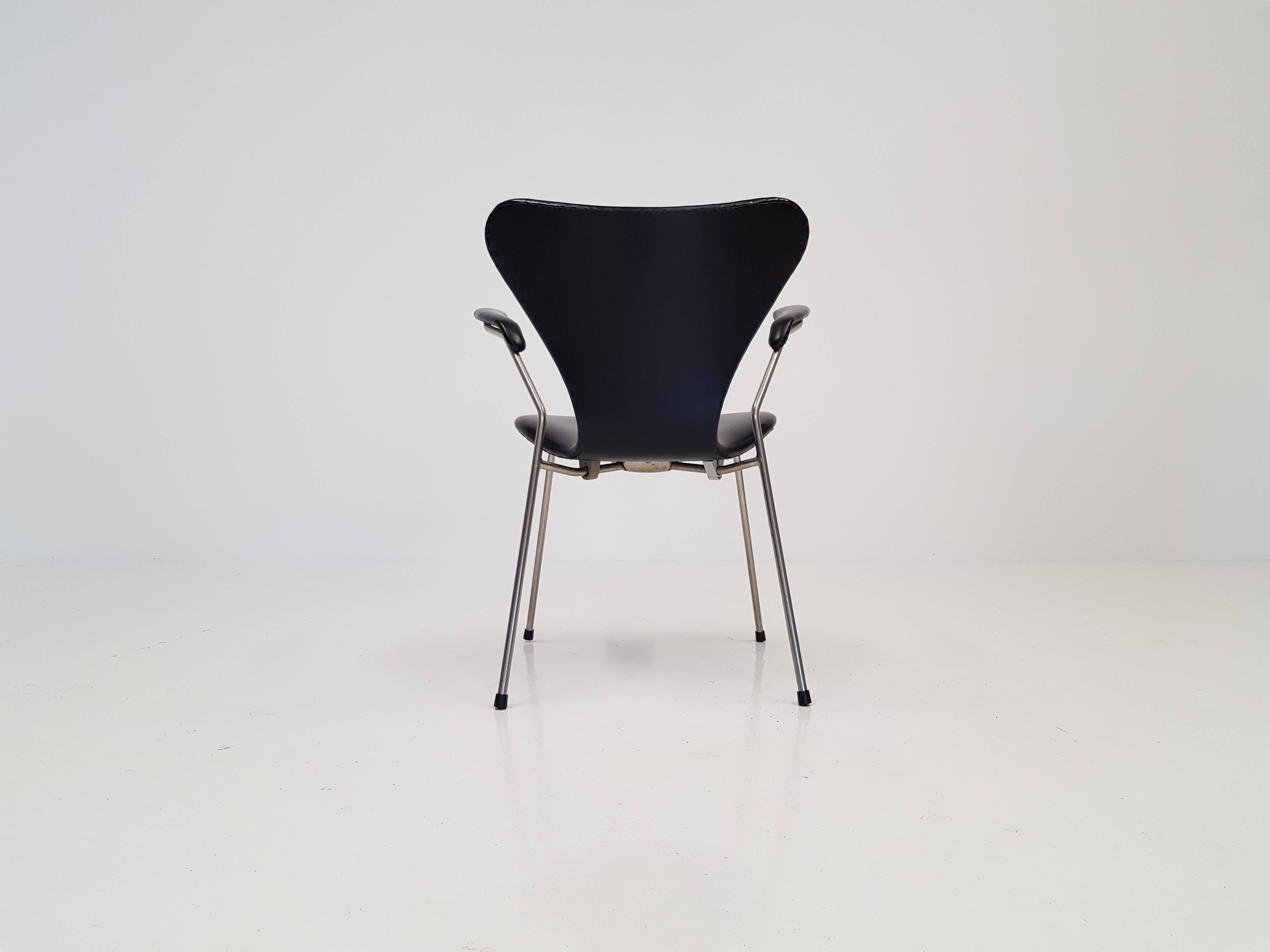Model 3207 Series 7 Armchair in Faux Leather by Arne Jacobsen for Fritz Hansen,  1