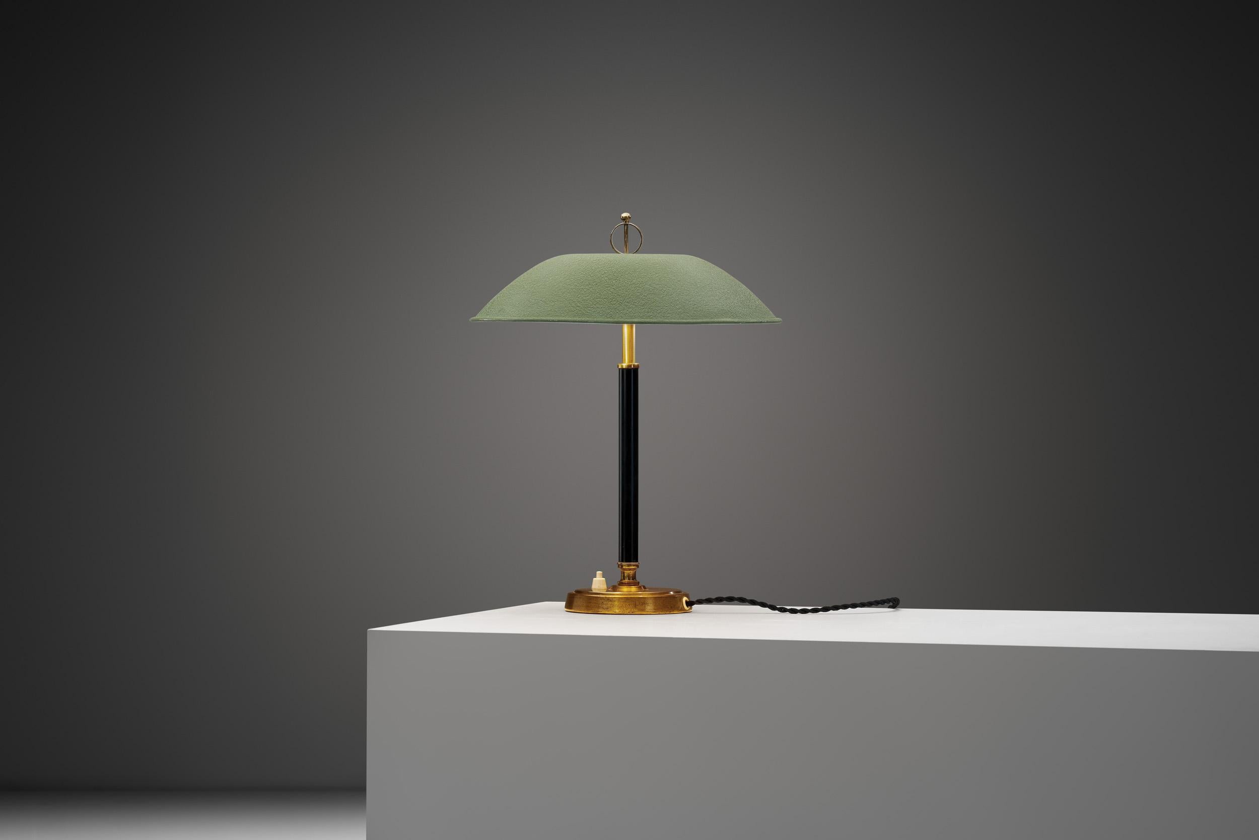 Metà XX secolo Lampada da tavolo modello 