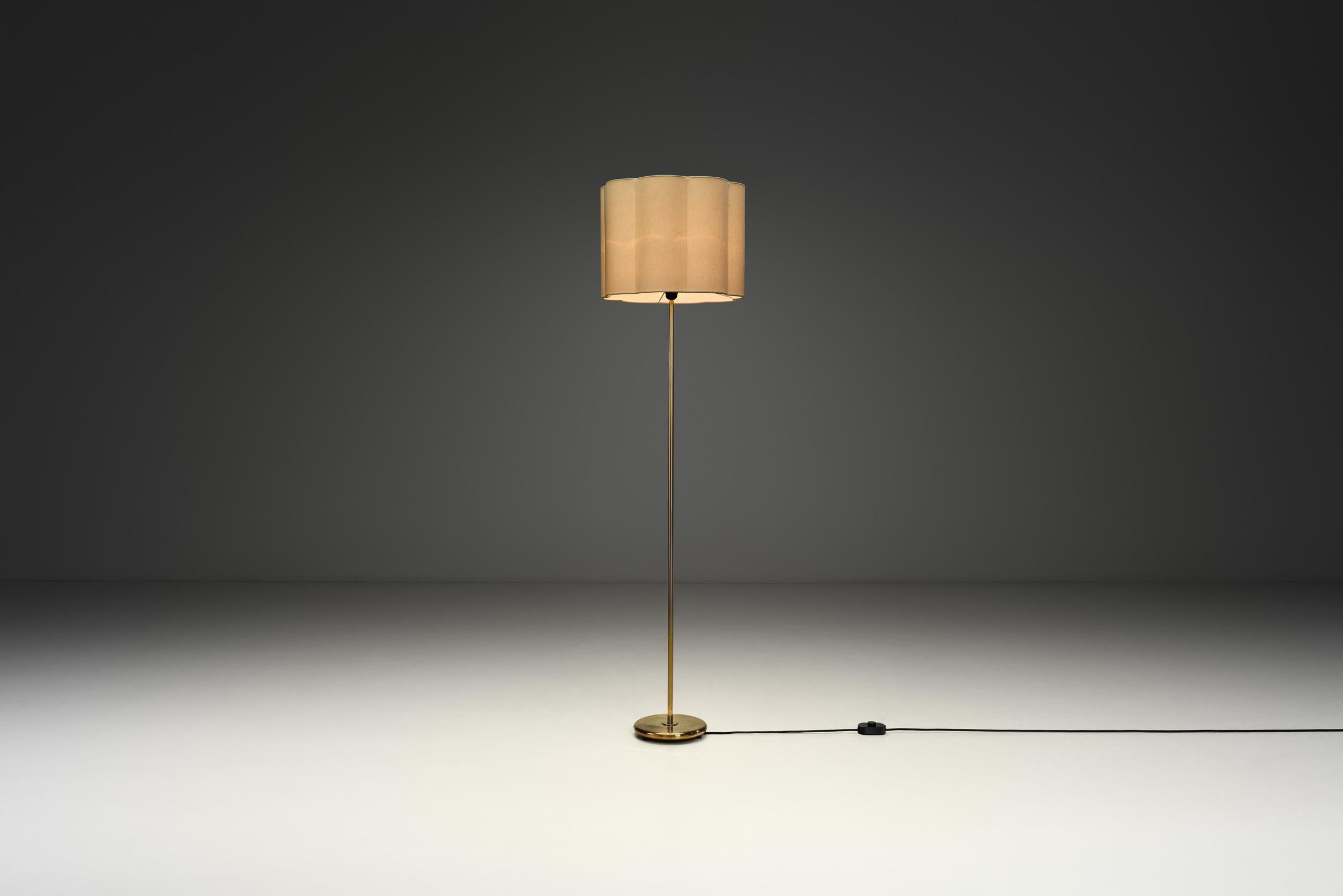La metà del XX secolo è stata un'epoca determinante per il design scandinavo, segnata dall'abbandono degli amori e dei disegni intricati per passare alla bellezza funzionale, ai materiali onesti e all'eleganza sobria. Nordiska Kompaniet, un grande