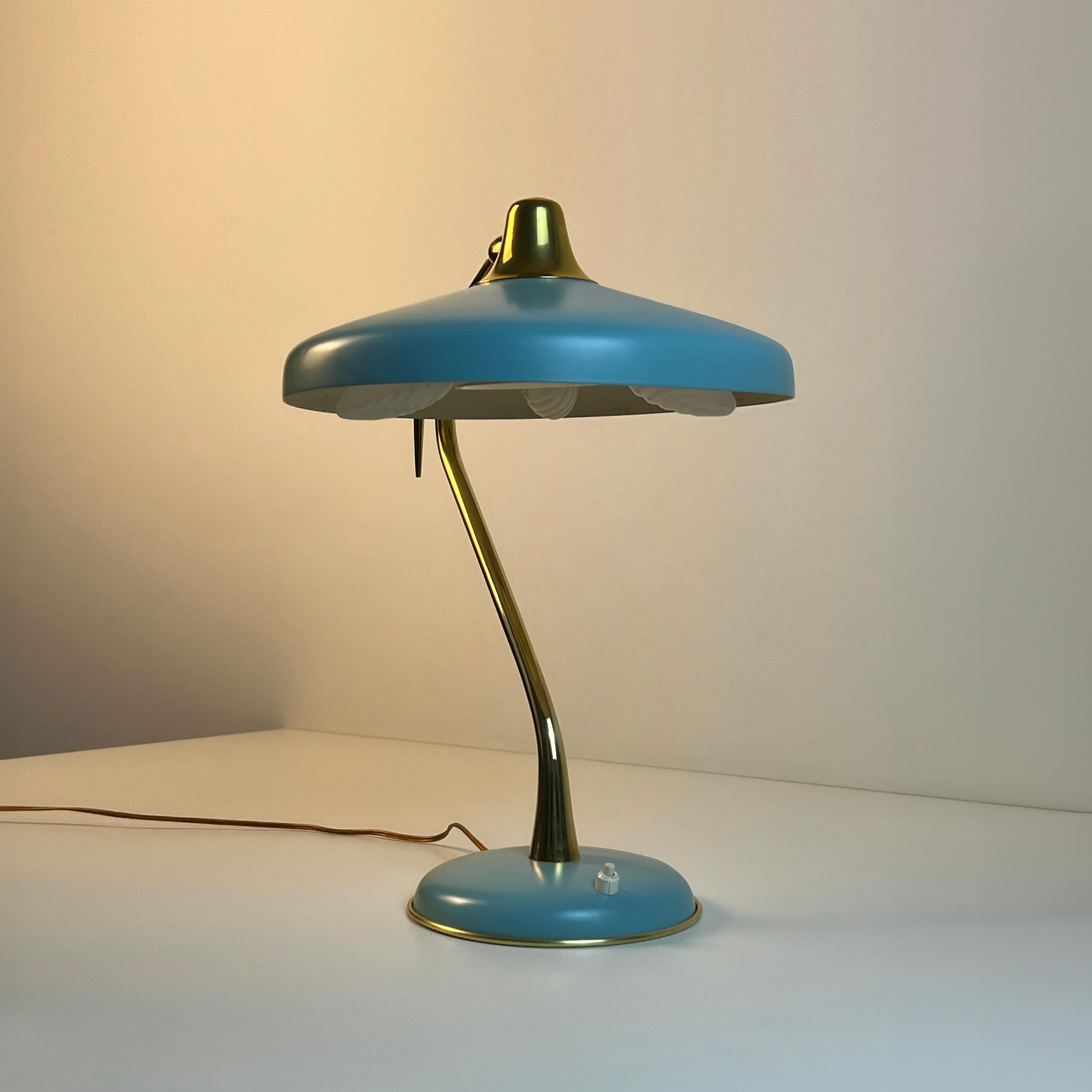 Aluminum Model 331 table lamp designed by Oscar Torlasco for Lumi Milano, Italy 1950s For Sale
