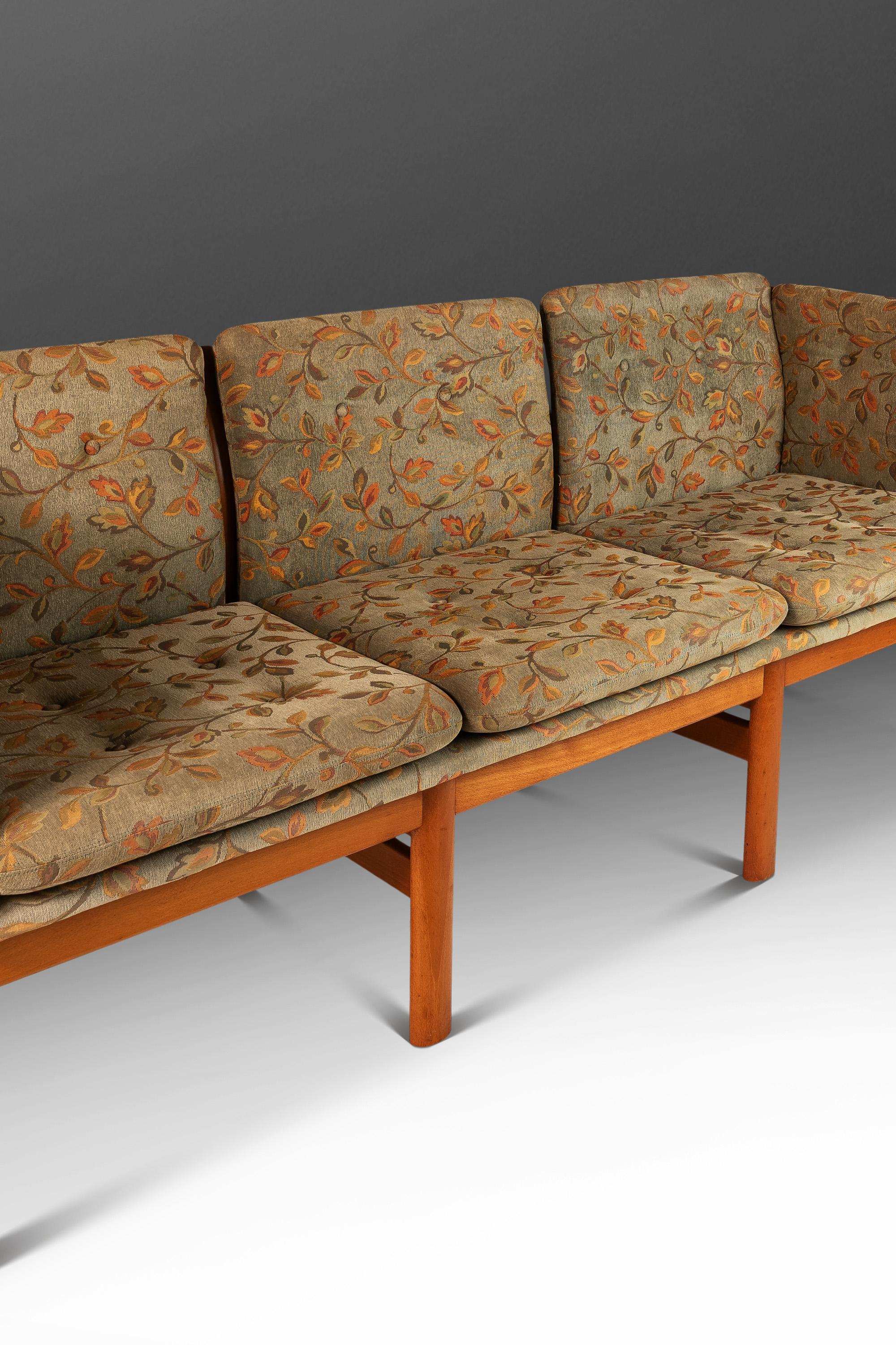 Model 333 Three-Seater Sofa in Solid Beech by Schou Andersen, Denmark, c. 1980s For Sale 11