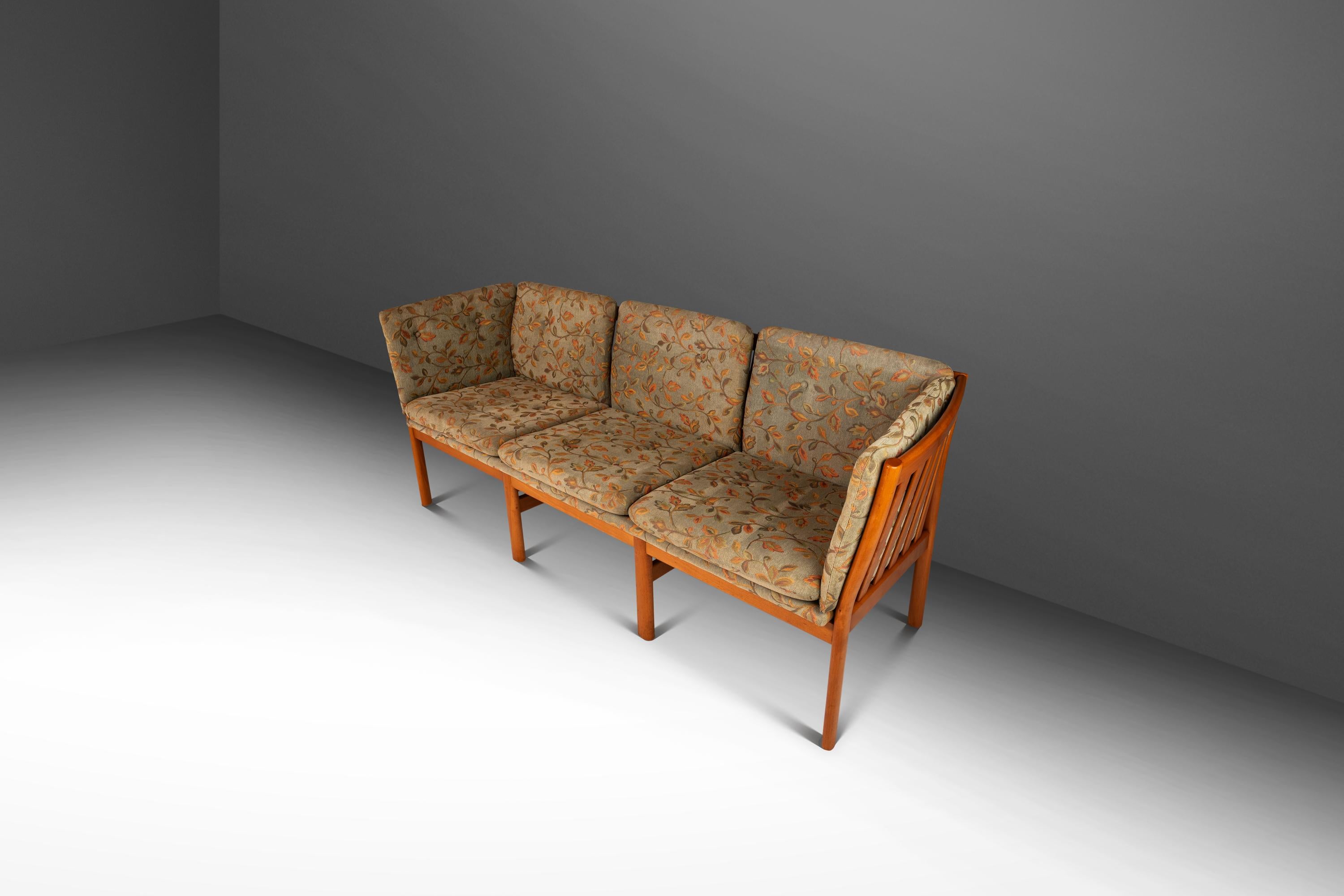 Model 333 Three-Seater Sofa in Solid Beech by Schou Andersen, Denmark, c. 1980s In Good Condition For Sale In Deland, FL