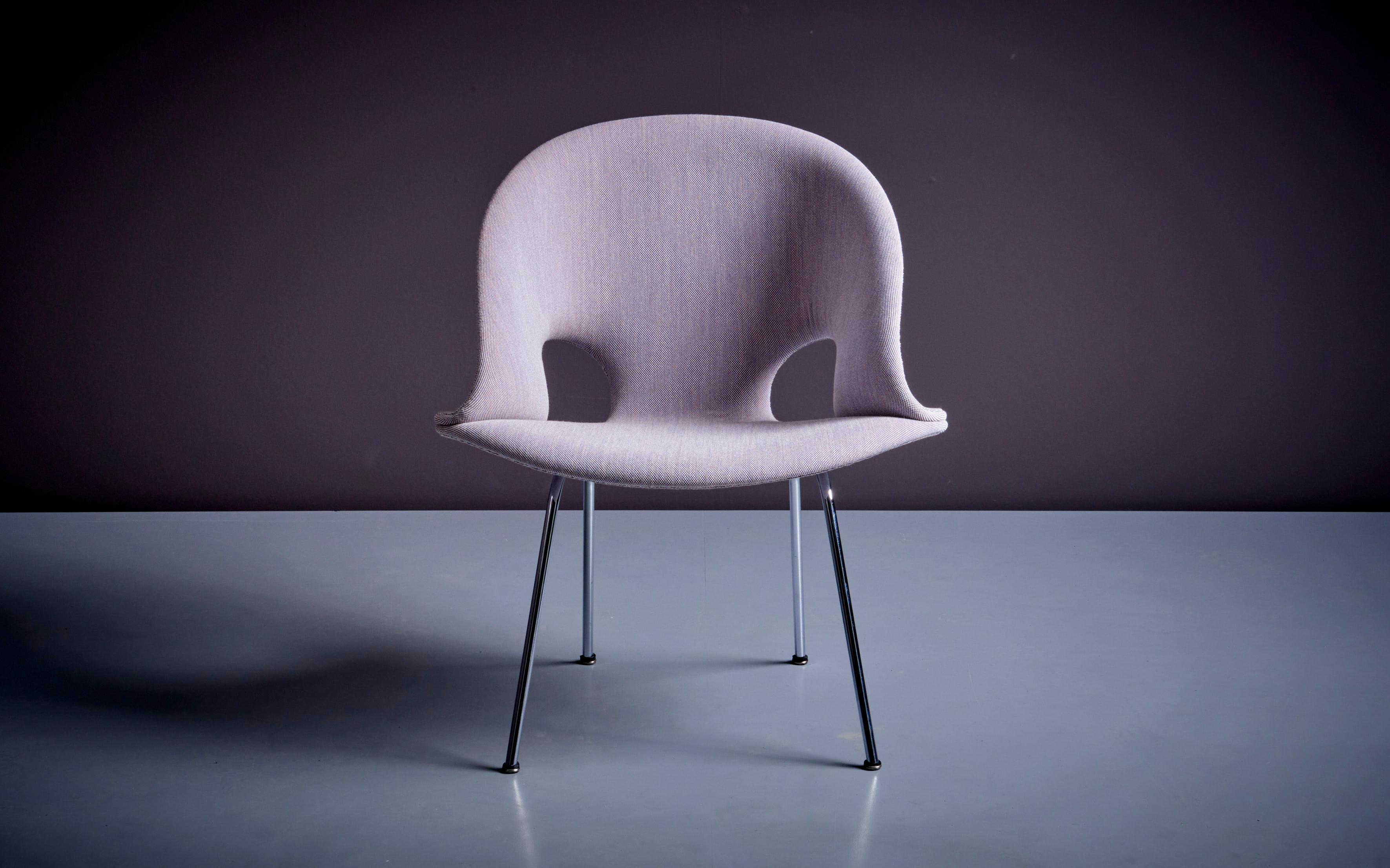 Model 350 lounge chair by Arno Votteler for Walter Knoll, Germany, 1950s. Newly upholstered in a steelcut kvadrat fabric. 
 