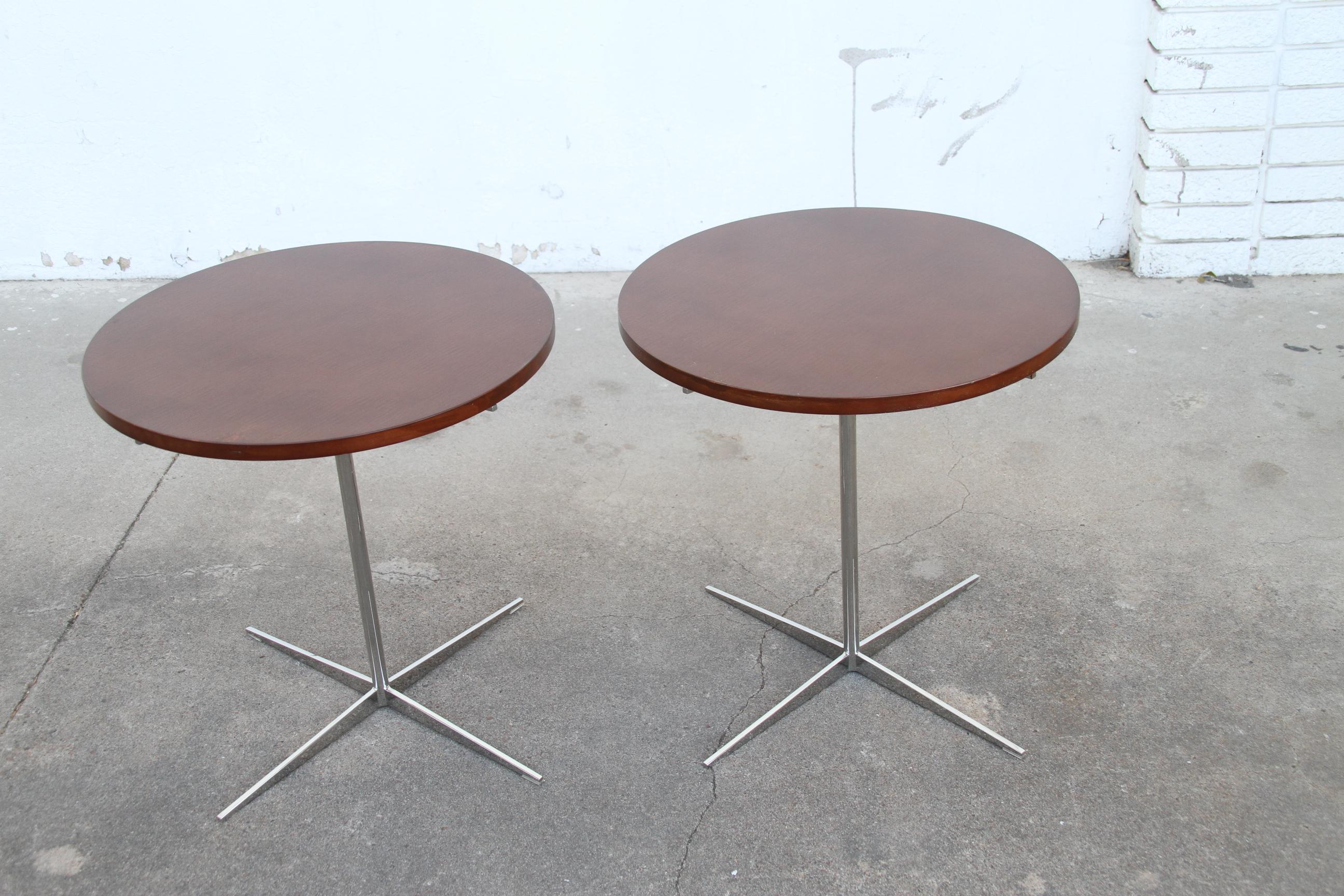 This is a nice pair of Marc Thorpe side tables. These tables have a pedestal chrome base and curly maple tops. 

Dimensions: 
Height: 19