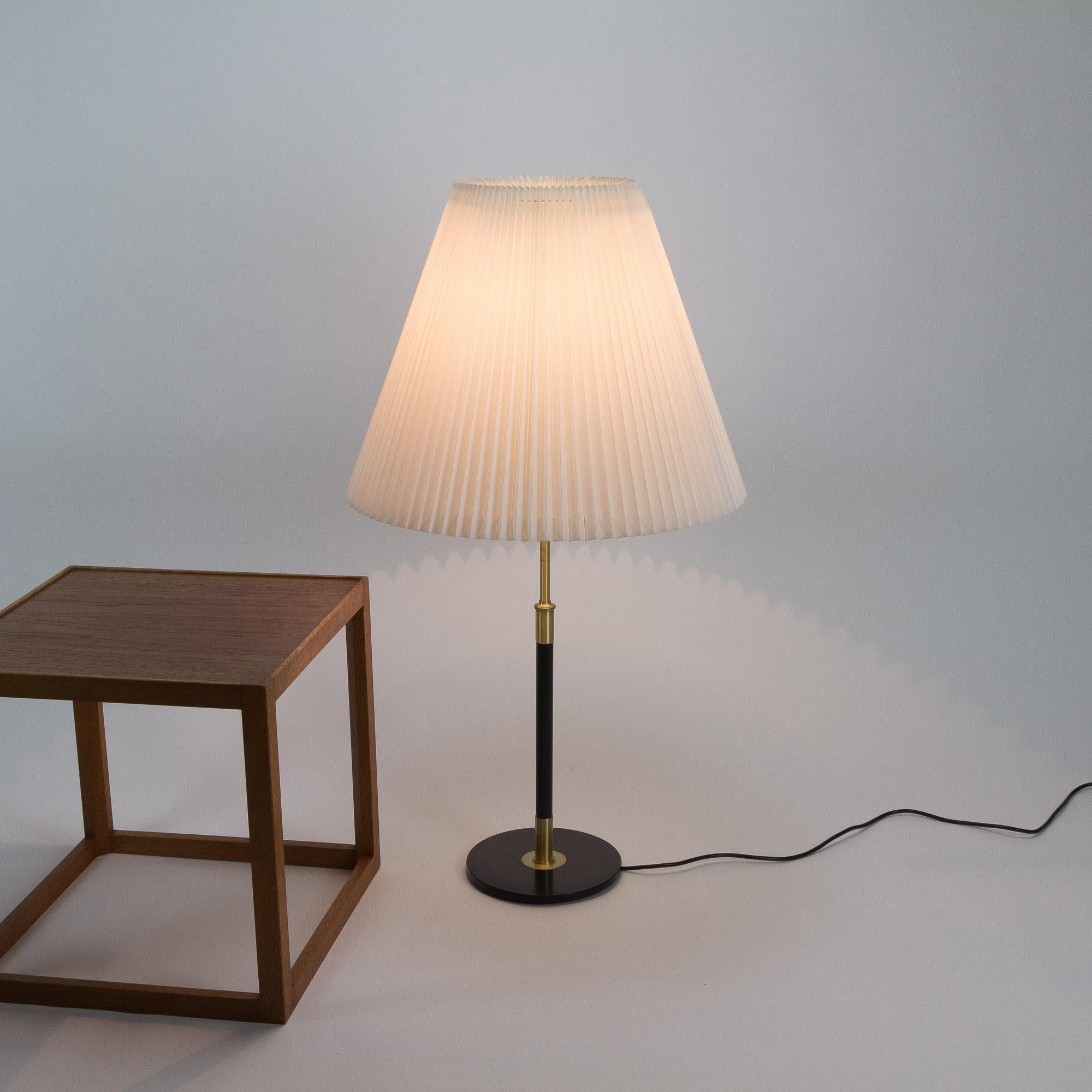 Model 352 Adjustable Table Lamp by Aage Petersen for Le Klint, Denmark, 1970s In Good Condition In Berkhamsted, GB