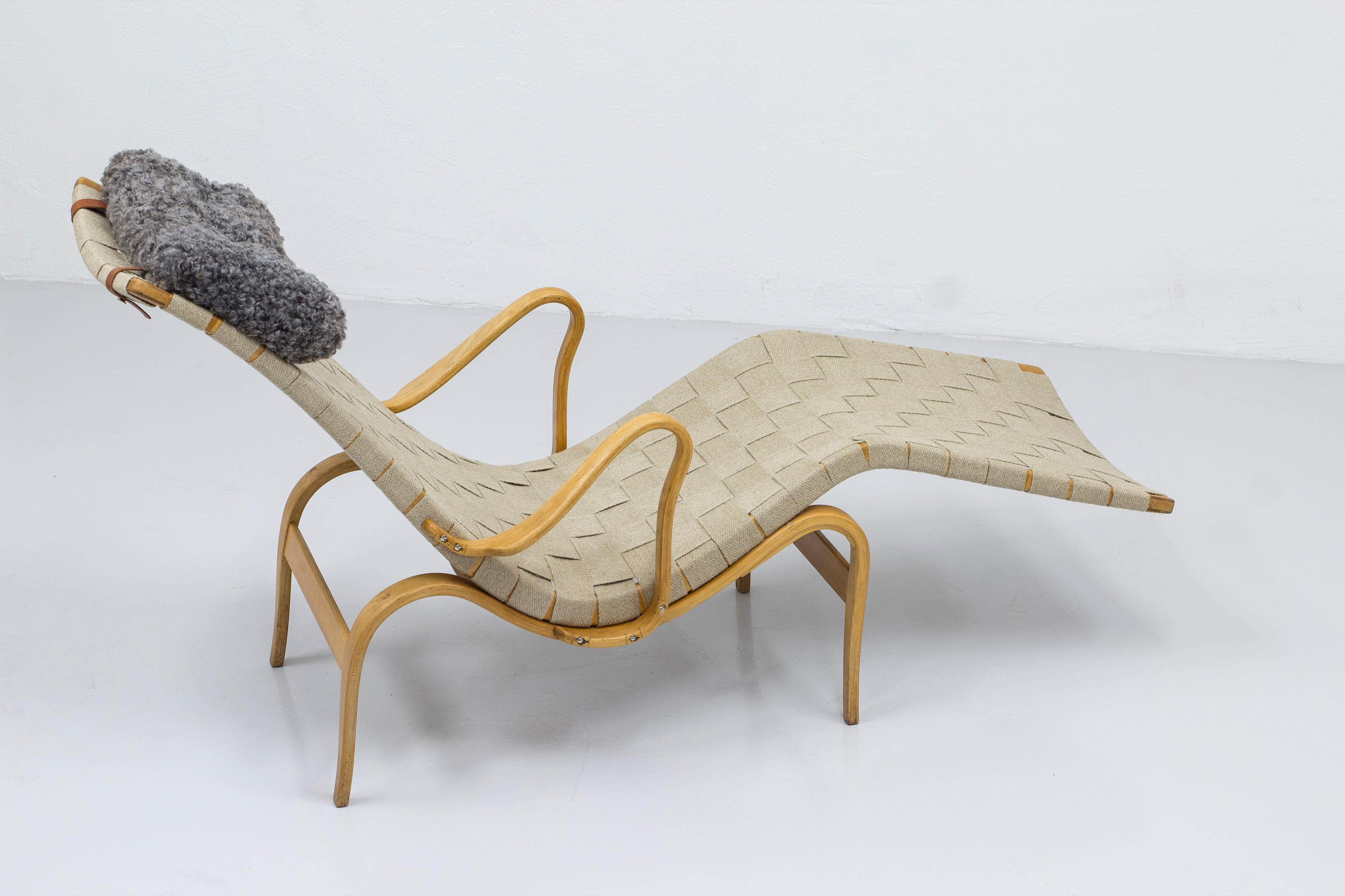 Mid-20th Century Model 36 chaise longues by Bruno Mathsson for Firma Karl Mathsson 1940s Sweden For Sale