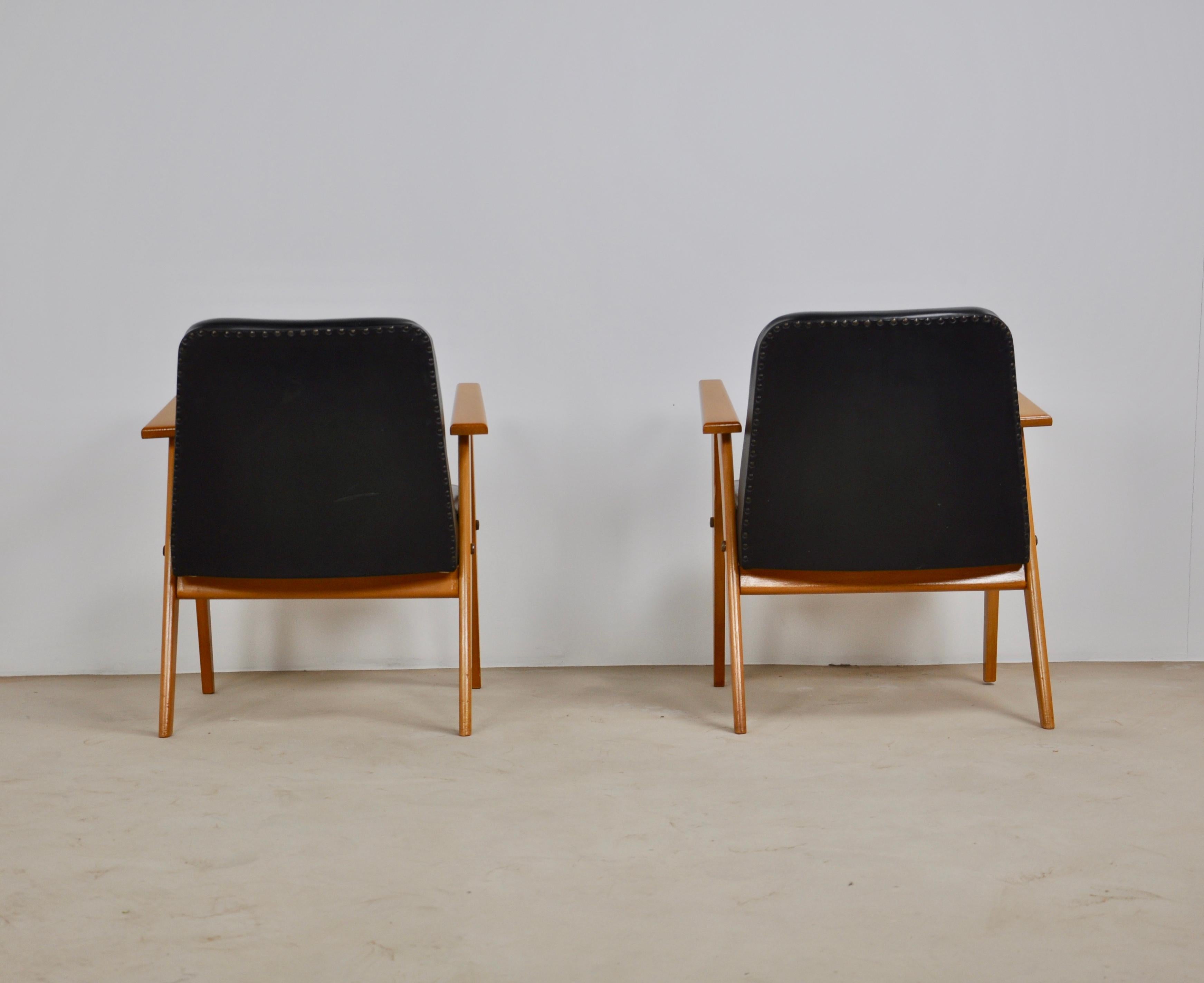 Model 366 Easy Chairs by Jozef Chierowski, 1960s, Set of 2 In Good Condition In Lasne, BE