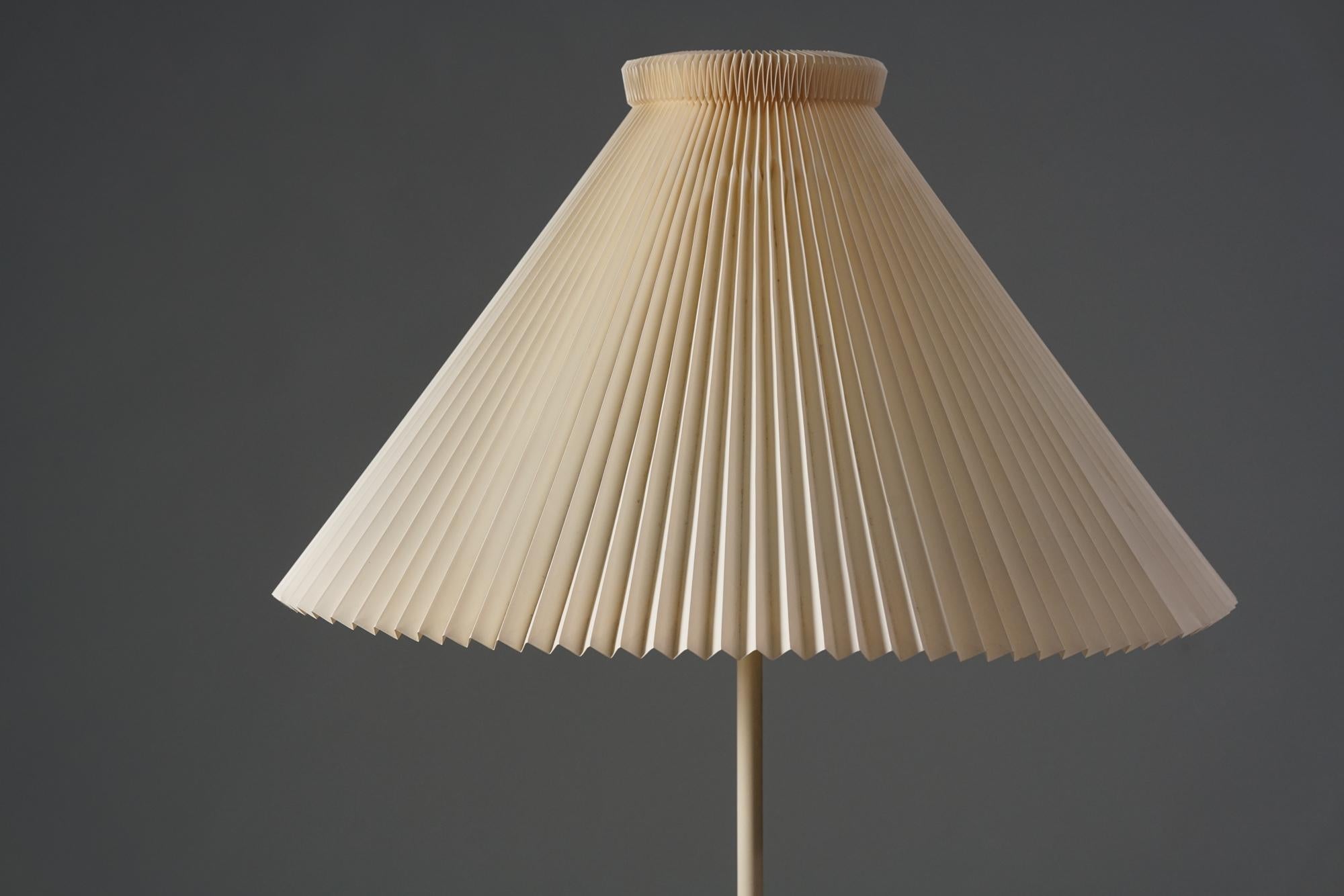 Finlandais Lampadaire modèle 369, Le Klint, fin du 20e siècle en vente