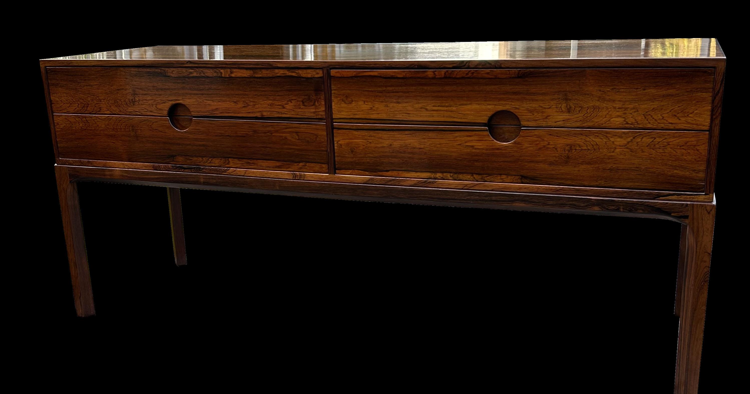 Danois Modèle 394 Commode basse à 4 tiroirs par Kai Kristiansen pour Aksel Kjersgaard en vente
