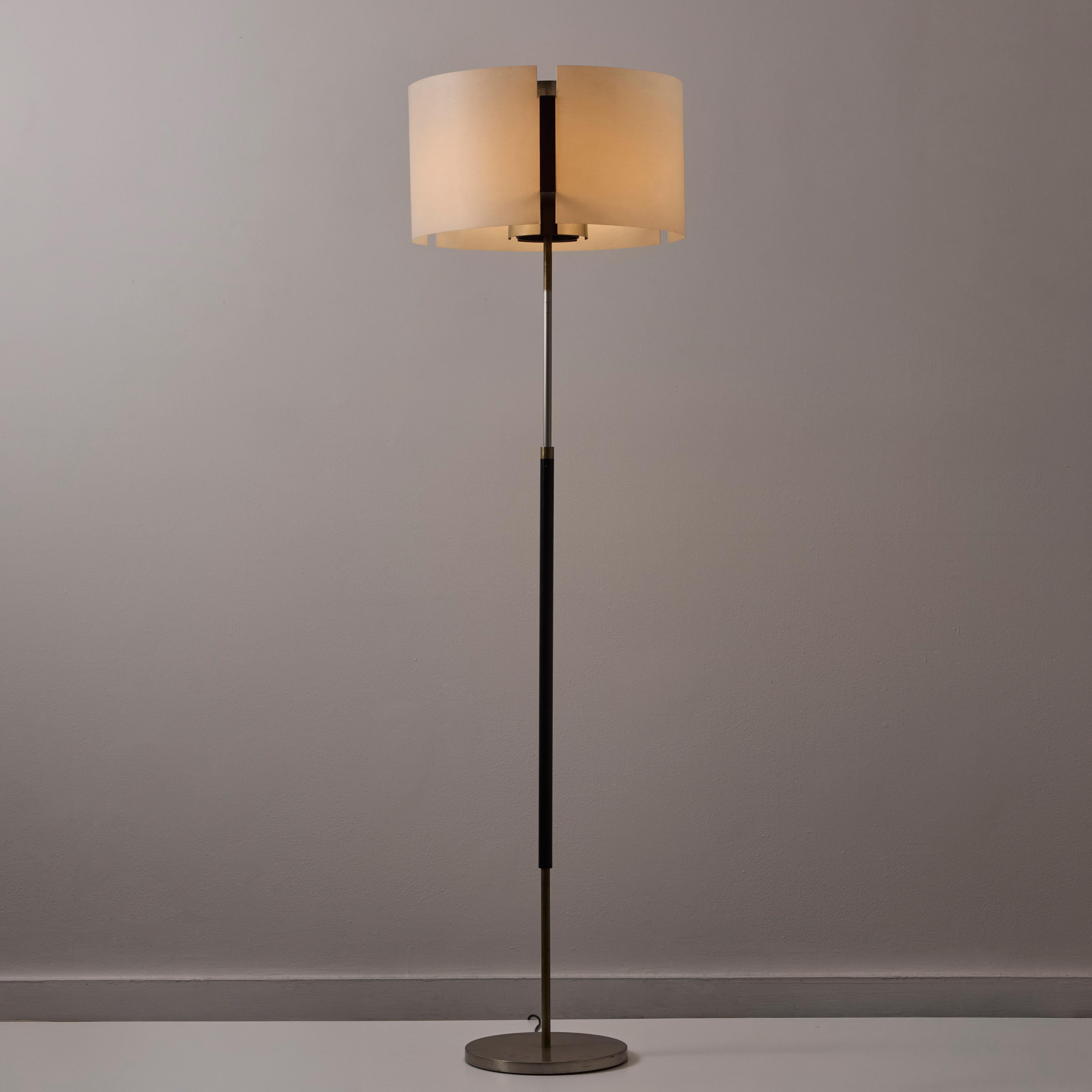 Émaillé Lampadaire Modèle 397 d'Angelo Ostuni et Renato Forti pour Oluce en vente