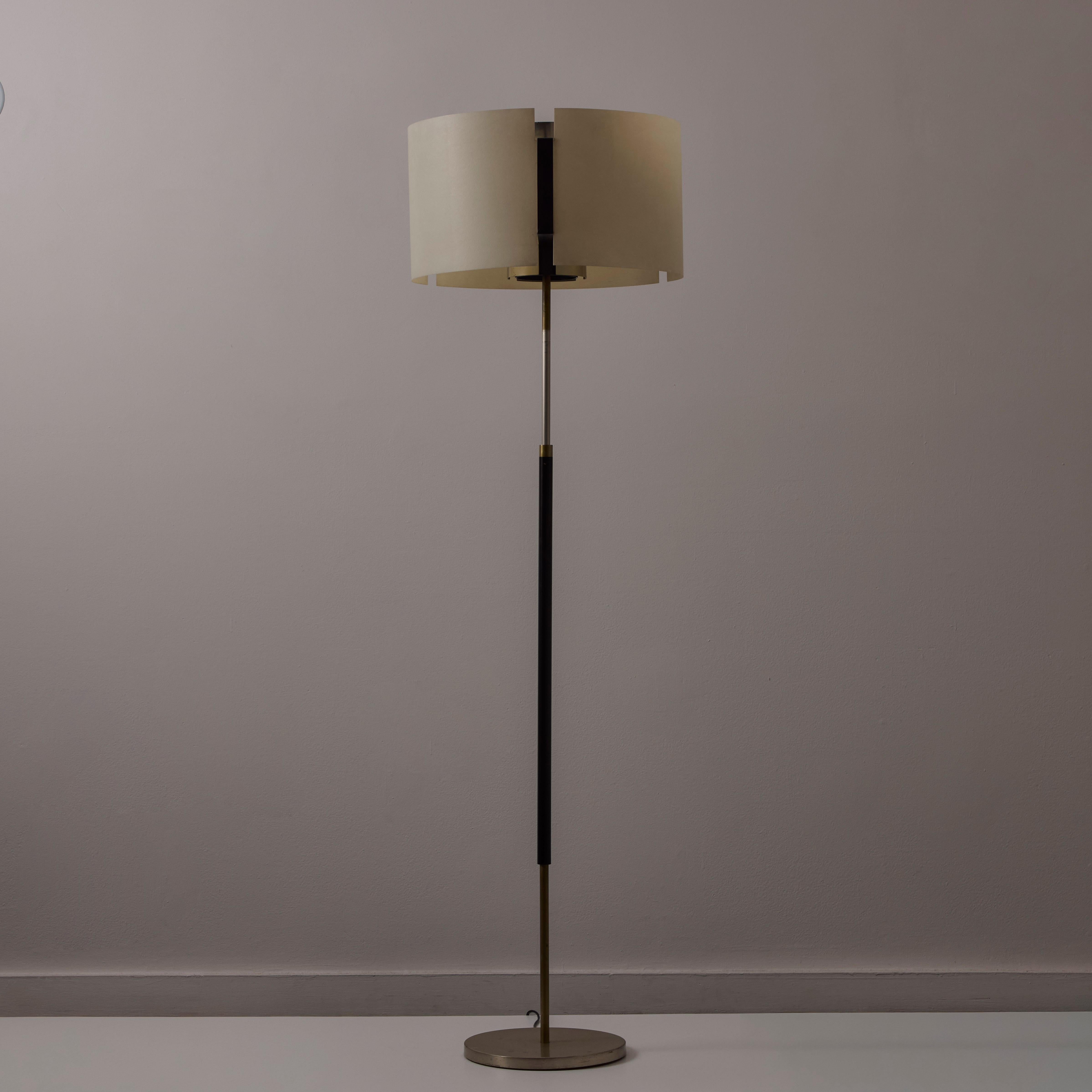 Papier parchemin Lampadaire Modèle 397 d'Angelo Ostuni et Renato Forti pour Oluce en vente