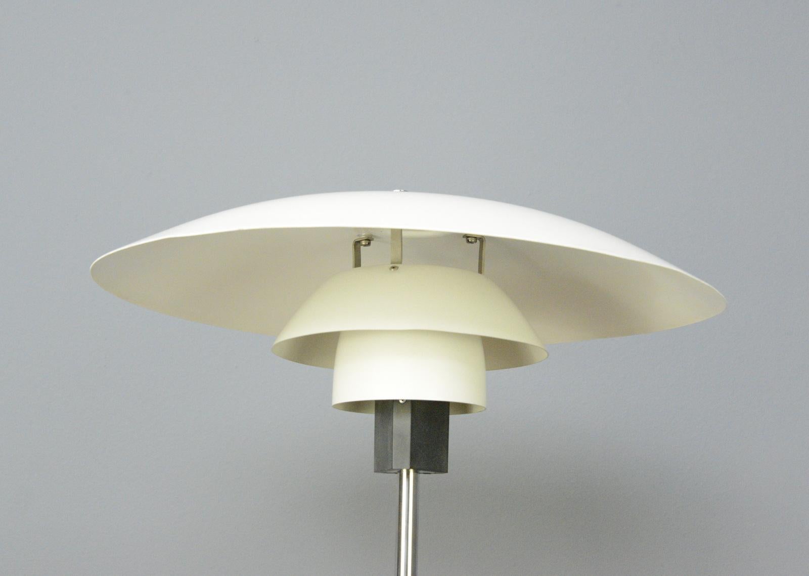 Modell 4/3 Tischlampe von Louis Poulsen CIRCA 1960er Jahre (Mitte des 20. Jahrhunderts) im Angebot
