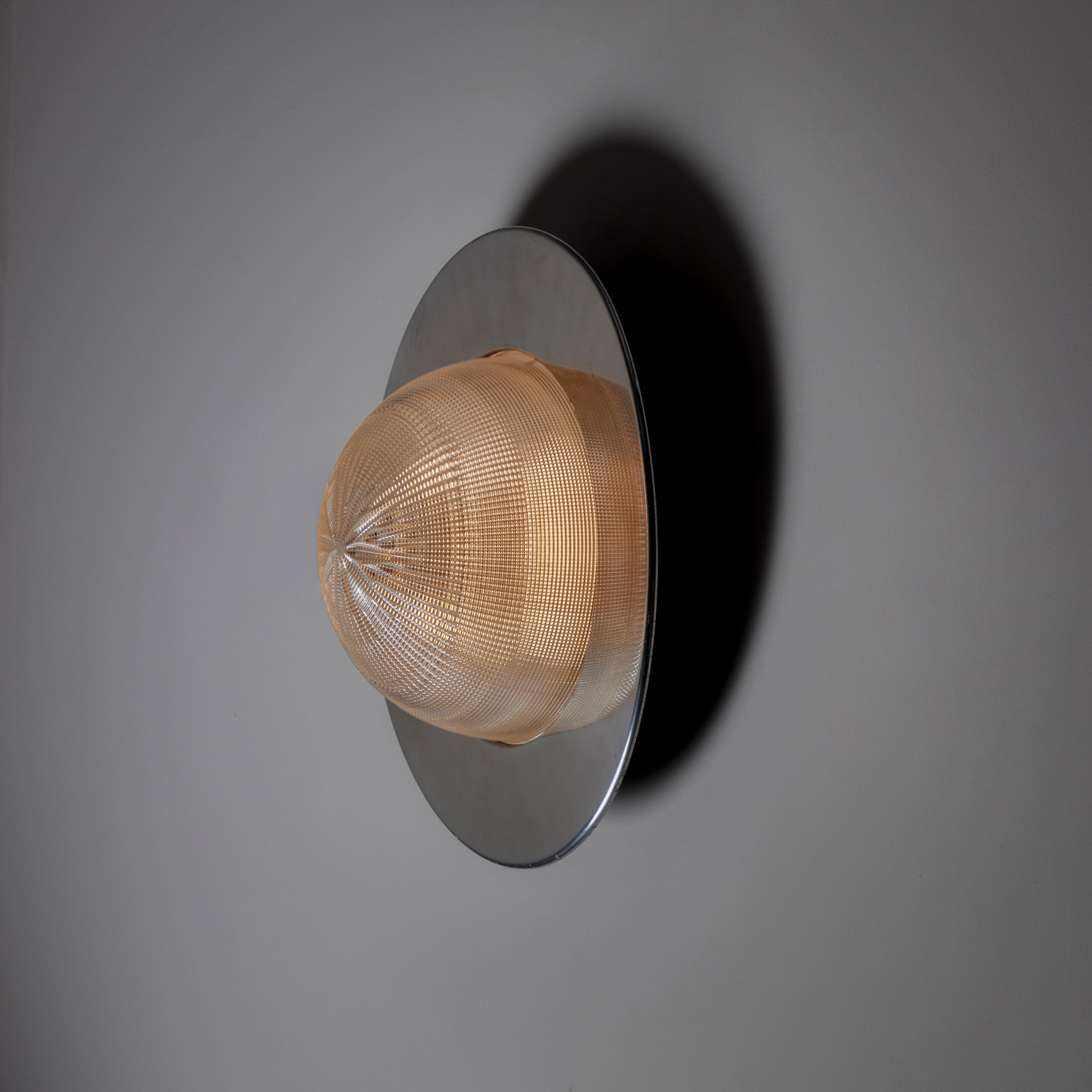 Modell 4015 'Brillux' Unterputzleuchte von Lamperti. Entworfen und hergestellt in Italien in den 1960er Jahren. Ein minimalistischer Ansatz, der aus einem hypnotisierenden Diffusor aus klarem Halophane-Glas und einer verchromten Reflektorplatte