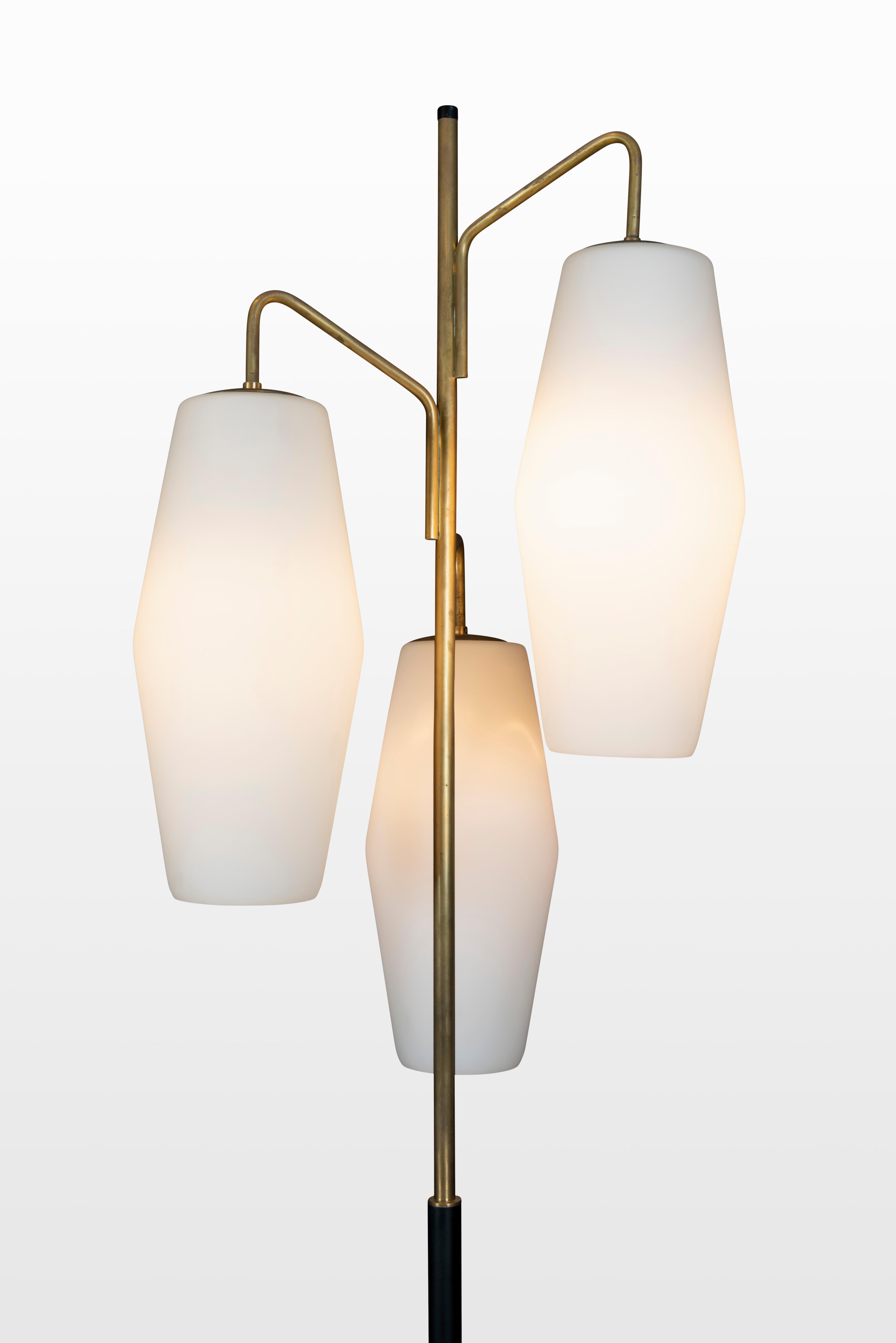 Mid-Century Modern Model 4052 Floor Lamp by Stilnovo For Sale