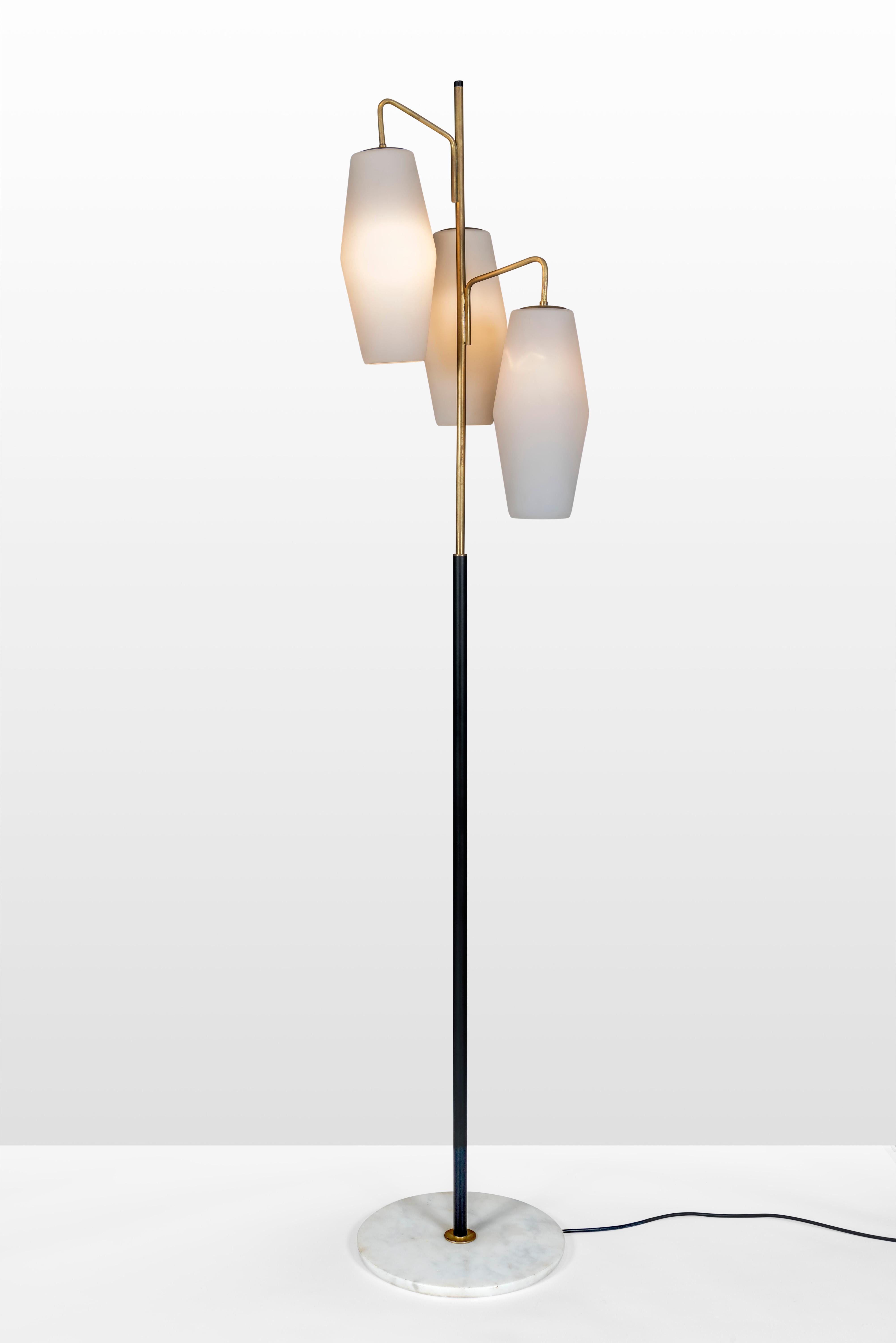 Italian Model 4052 Floor Lamp by Stilnovo For Sale