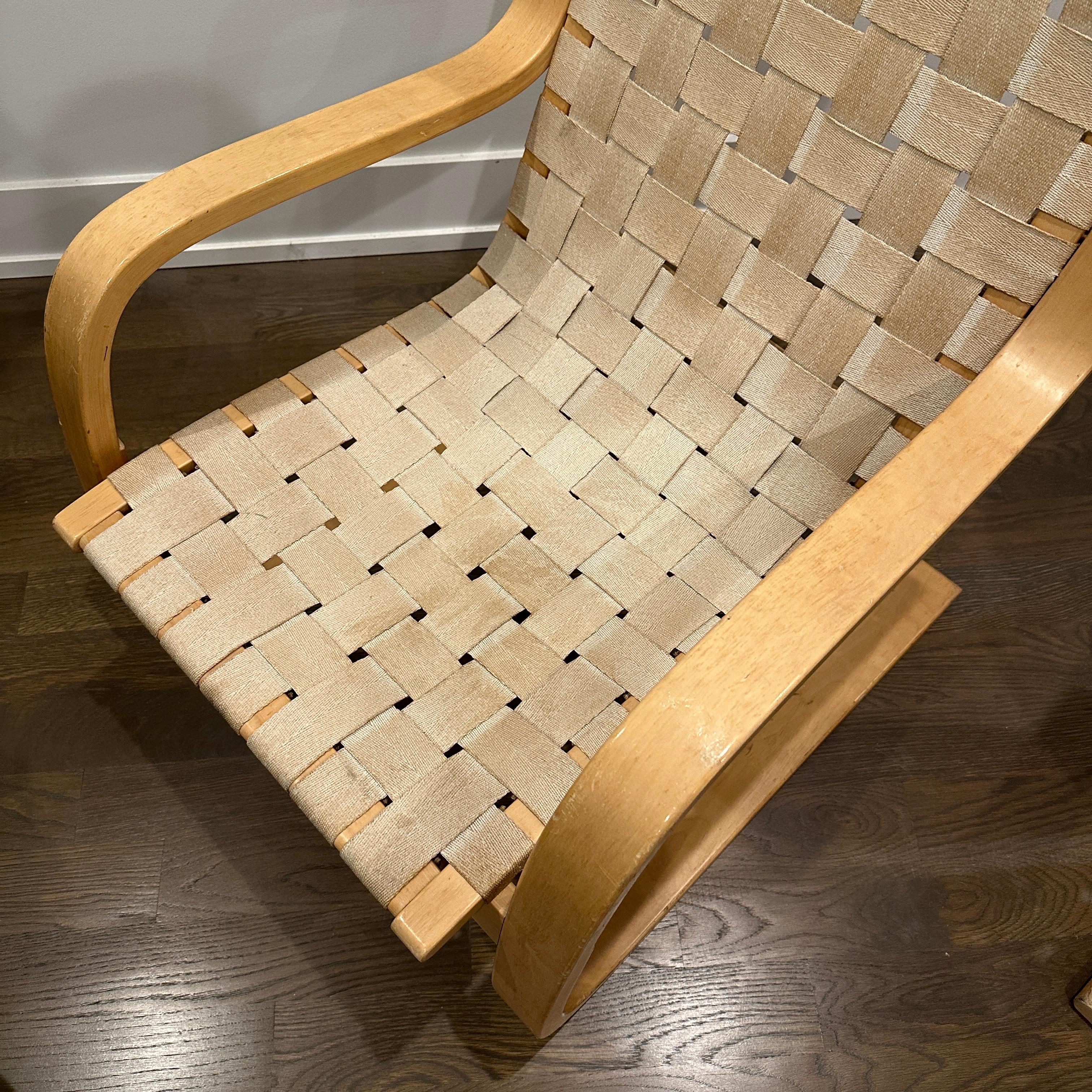 Sedie da salotto Model 406 di Alvar Aalto per Artek In condizioni discrete in vendita a Chicago, IL