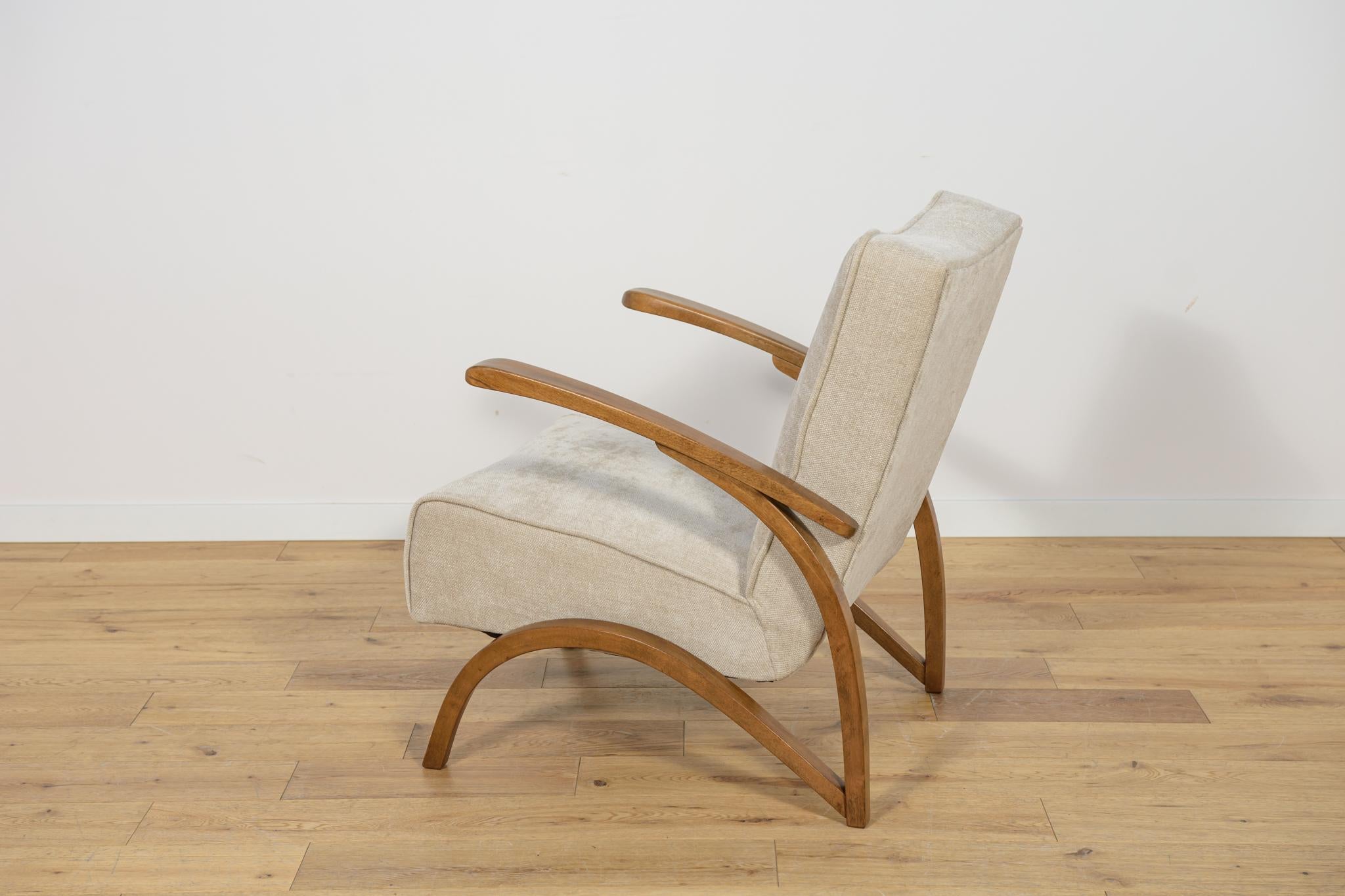 Modell 410 Sessel von Jindřich Halabala für UP Závody, Tschechoslowakei, 1930er Jahre (Holzarbeit) im Angebot