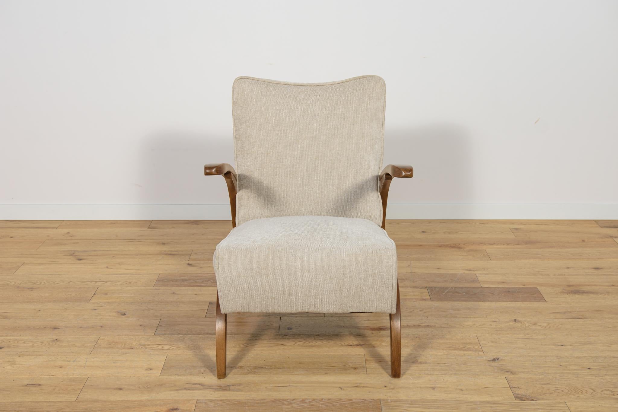 Sessel Modell 410 von Jindřich Halabala für UP Závody, Tschechoslowakei, 1930er Jahre. (Stoff) im Angebot