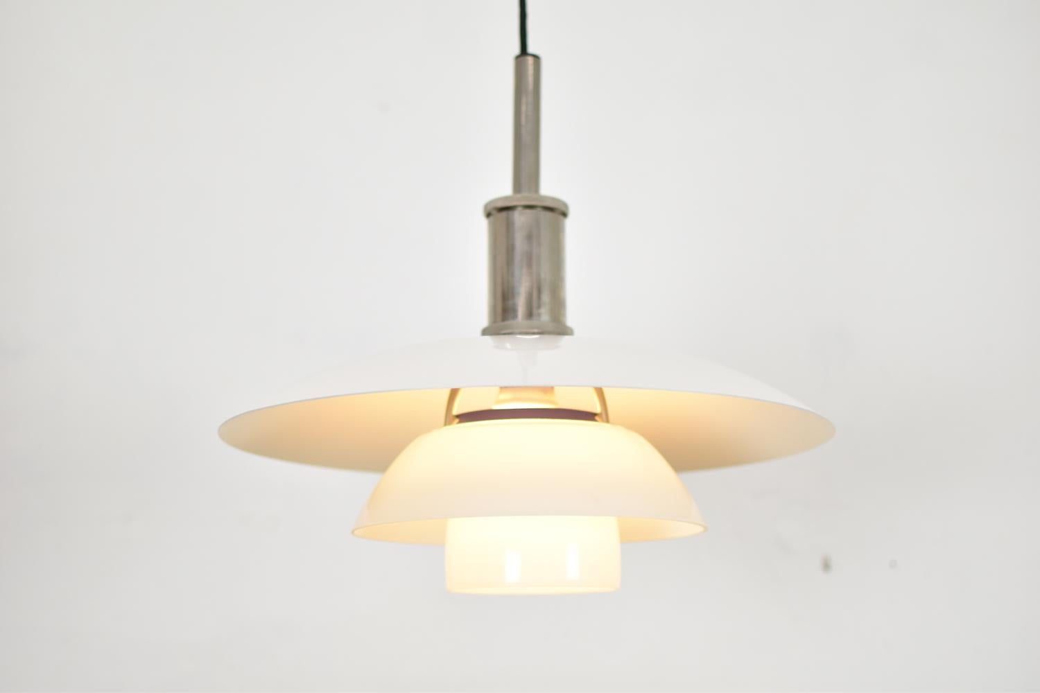 Model 4½-4 Pendant by Poul Henningsen for Louis Poulsen, Denmark, 20th Century In Good Condition In Antwerp, BE