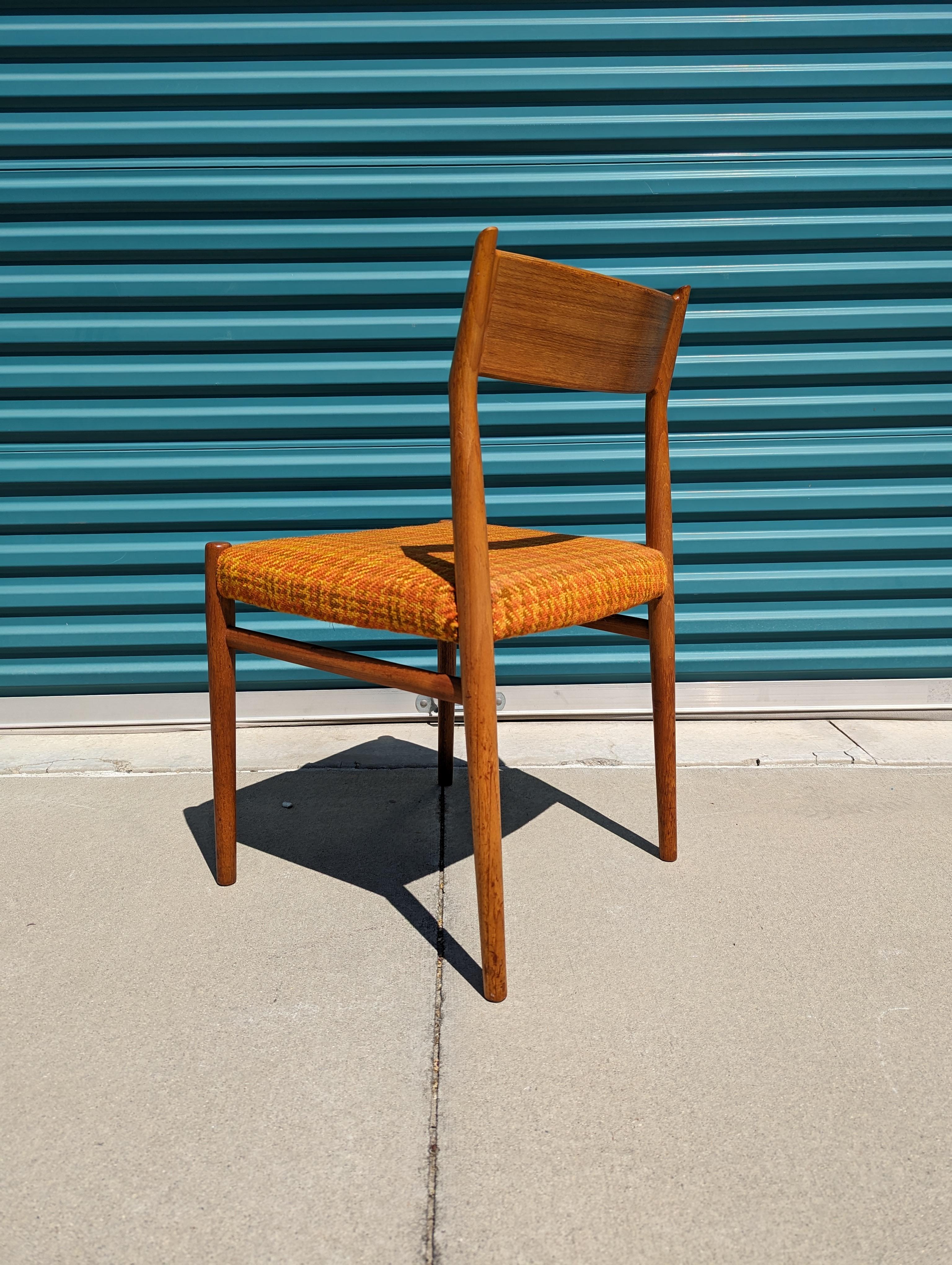 Vintage Danish modern dining chairs by Arne Vodder for Sibast. Model 418 manufactured in Denmark. The chair is in original condition with minor wear throughout typical of age. Overall structurally sound and ready for use. Would pair well as a desk