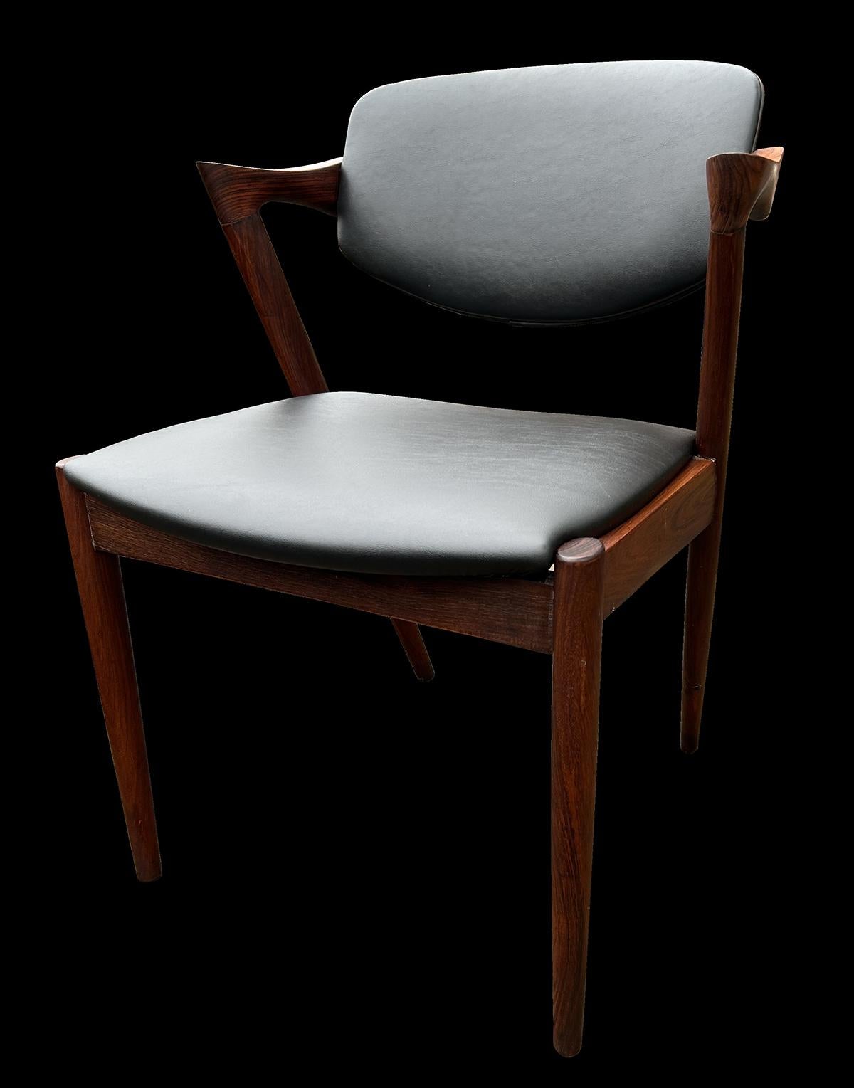 Silla Modelo 42 de palisandro de Santos macizo de Kai Kristiansen para Schou Andersen siglo XX en venta