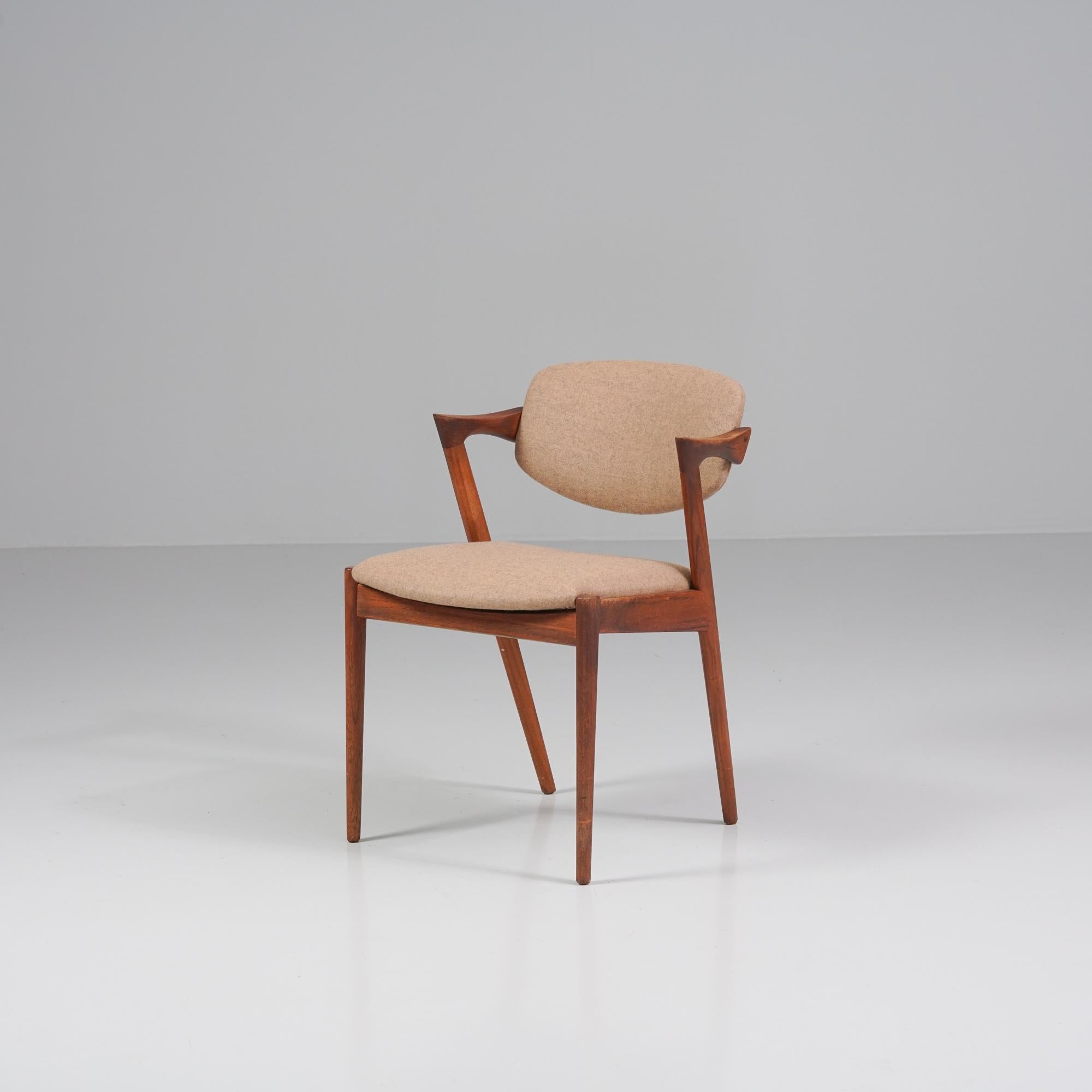 Model 42 chair, designed by Kai Kristiansen, manufactured by Schou Andersen Møbelfabrik, Denmark, 1950/1960s. Teak frame, wool blend fabric upholstery. Good vintage condition, patina consistent with age and use. 