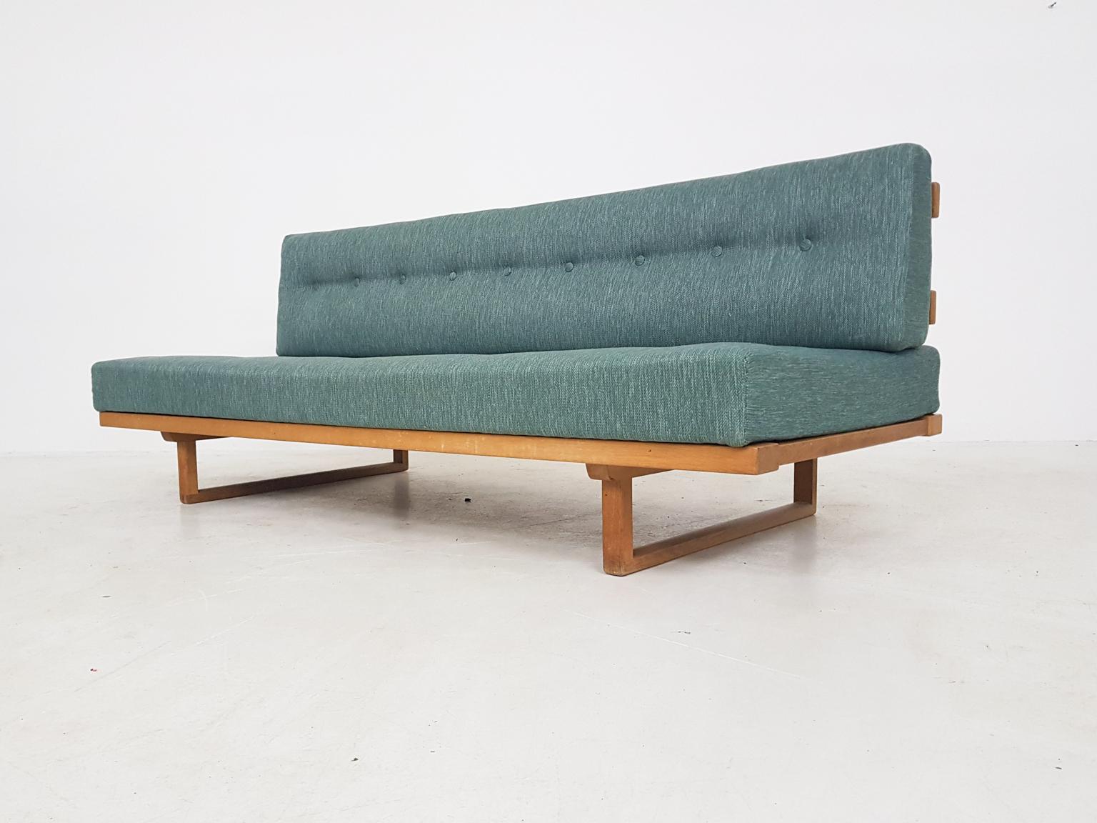 Daybed or sofa model 4311 by the famous Danish midcentury designer Børge Mogensen. 
This early piece was designed by Mogensen and produced by Fredericia in the 1950s. This is actually quite a rare edition of the daybed. Two versions existed: model