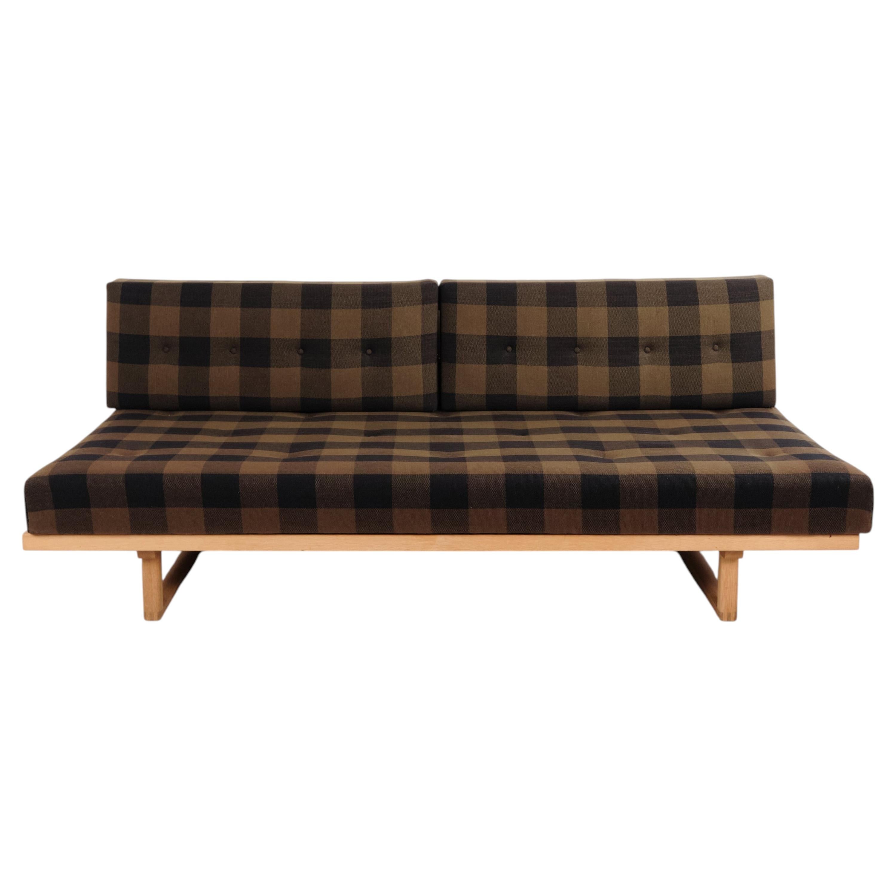 Model 4312 Daybed in Solid Oak and Wool Fabric by Børge Mogensen