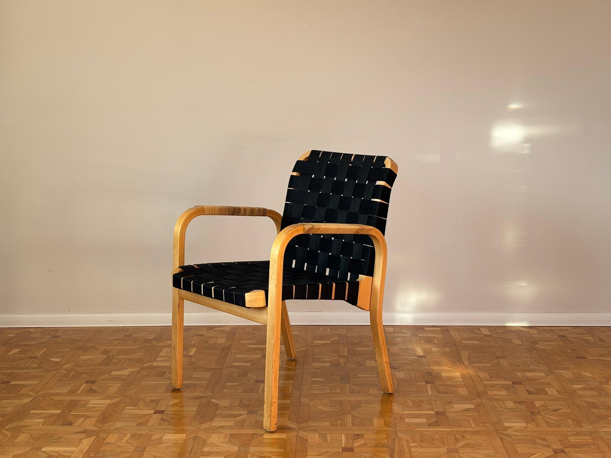 Model 45 Lounge Chairs by Alvar Aalto for Artek, 1970s For Sale 1