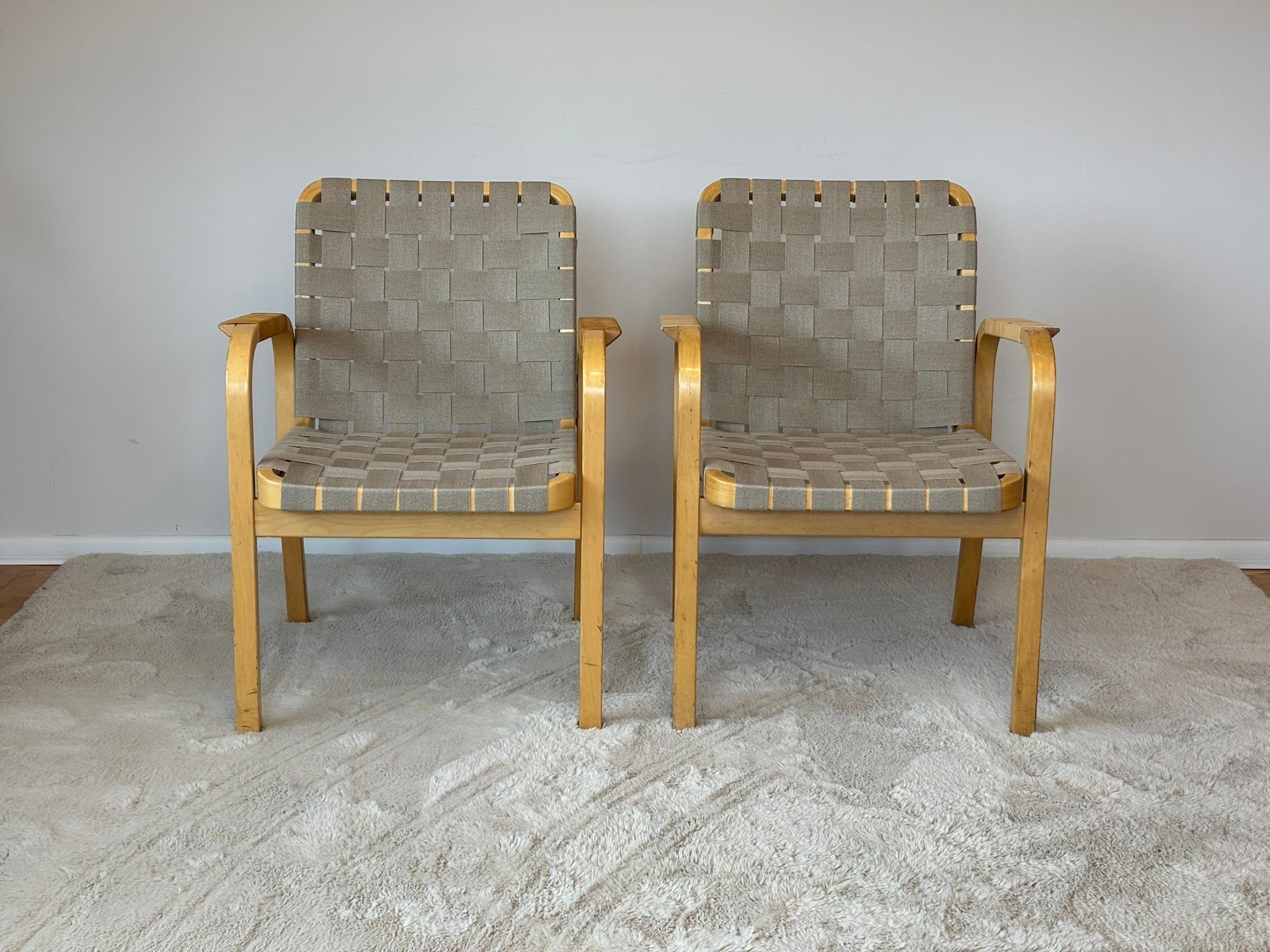 Model 45 Chair by Alvar Aalto for Artek, 1970s
Beautiful vintage armchair designed by Alvar Aalto for Artek in the 1970s. This version features a solid birch frame with light linen webbing and rattan details, showcasing Aalto’s signature organic