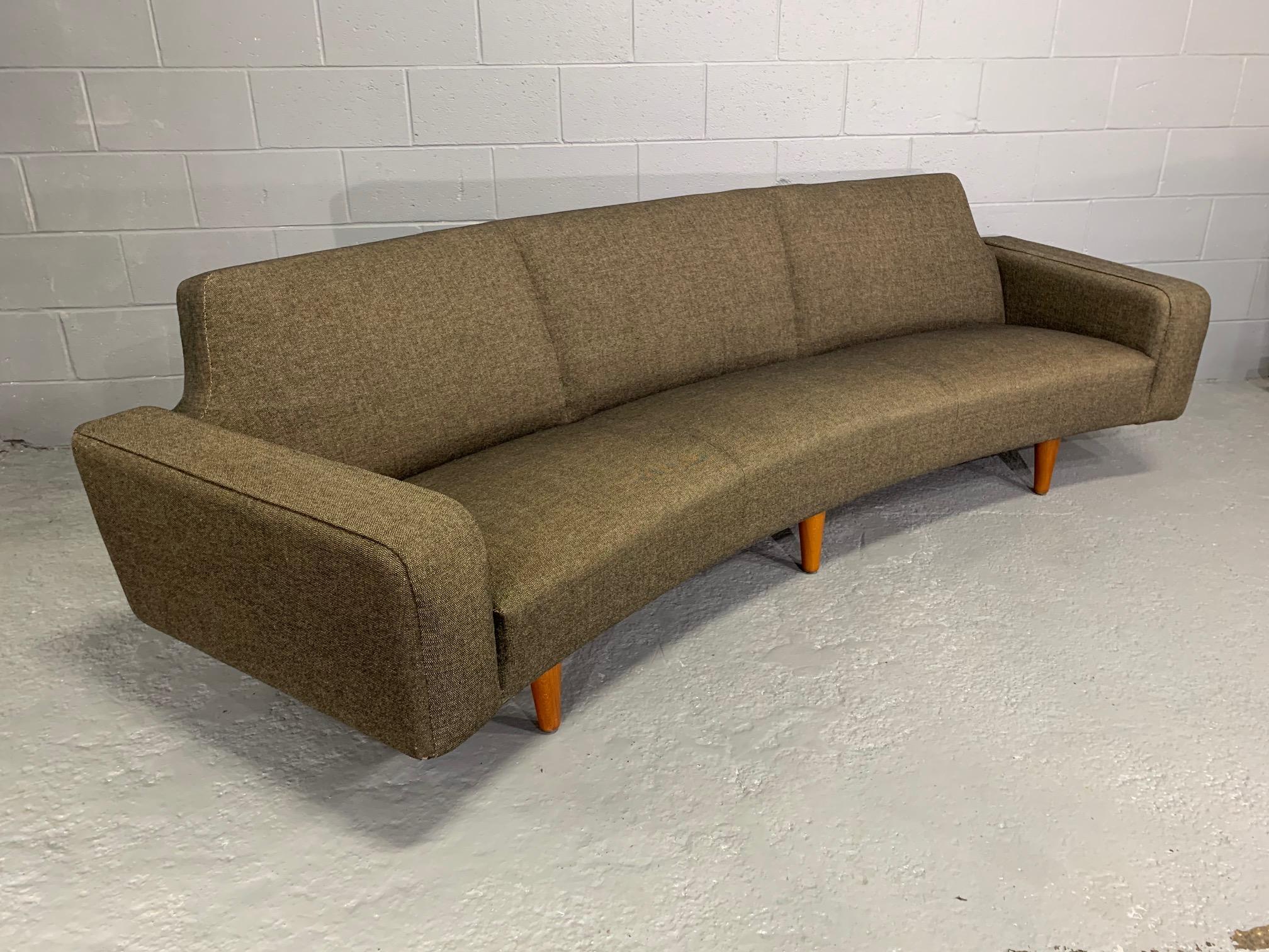 Mid-Century Modern Model 450 Banana Curved Sofa by Illum Wikkelsø for Aarhus Polstrermøbelfabrik