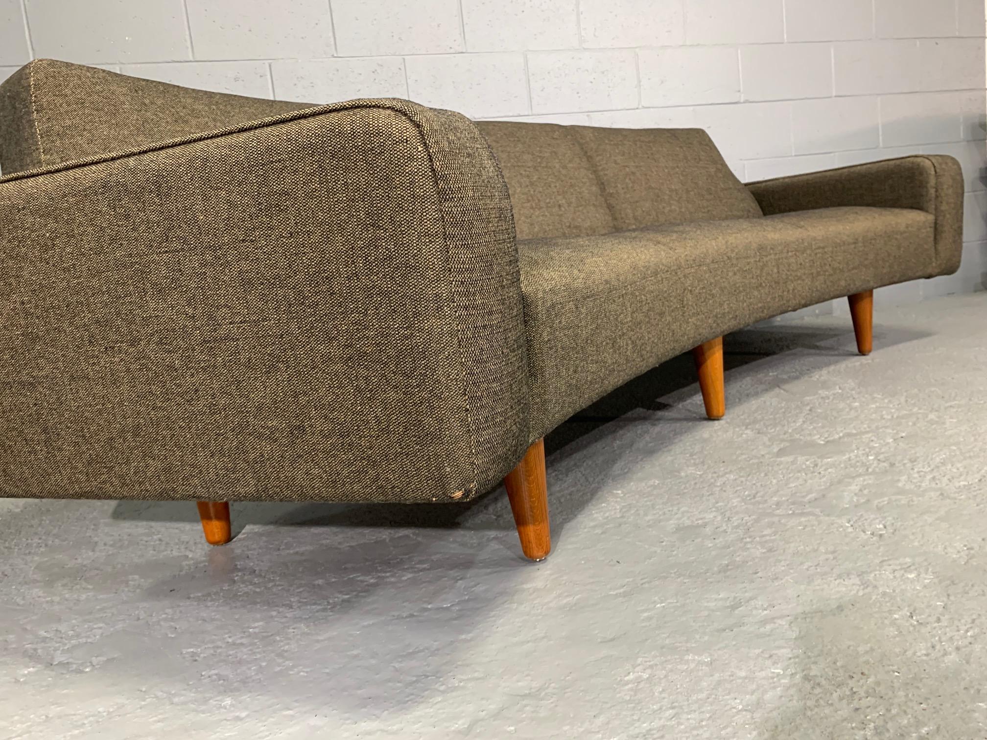 Model 450 Banana Curved Sofa by Illum Wikkelsø for Aarhus Polstrermøbelfabrik In Good Condition In Belmont, MA