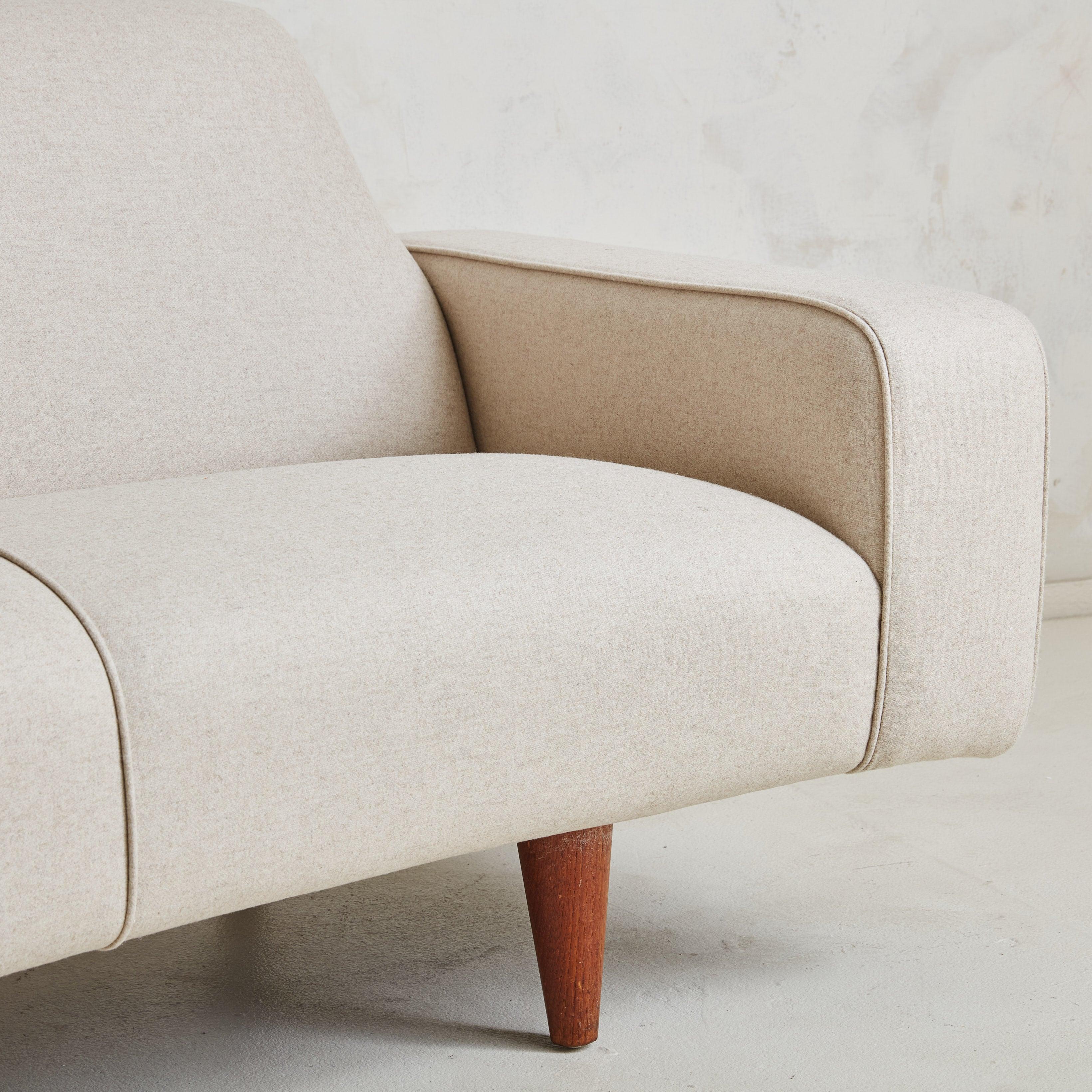 Mid-20th Century Model 450' Banana Sofa by Illum Wikkelsø for Aarhus Polstermøbelfabrik For Sale