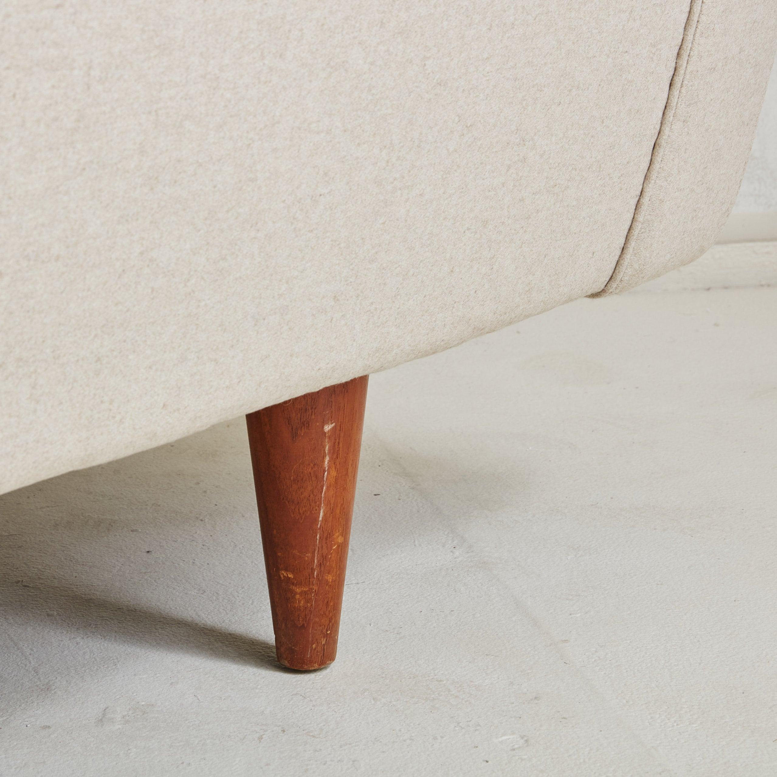 Upholstery Model 450' Banana Sofa by Illum Wikkelsø for Aarhus Polstermøbelfabrik For Sale