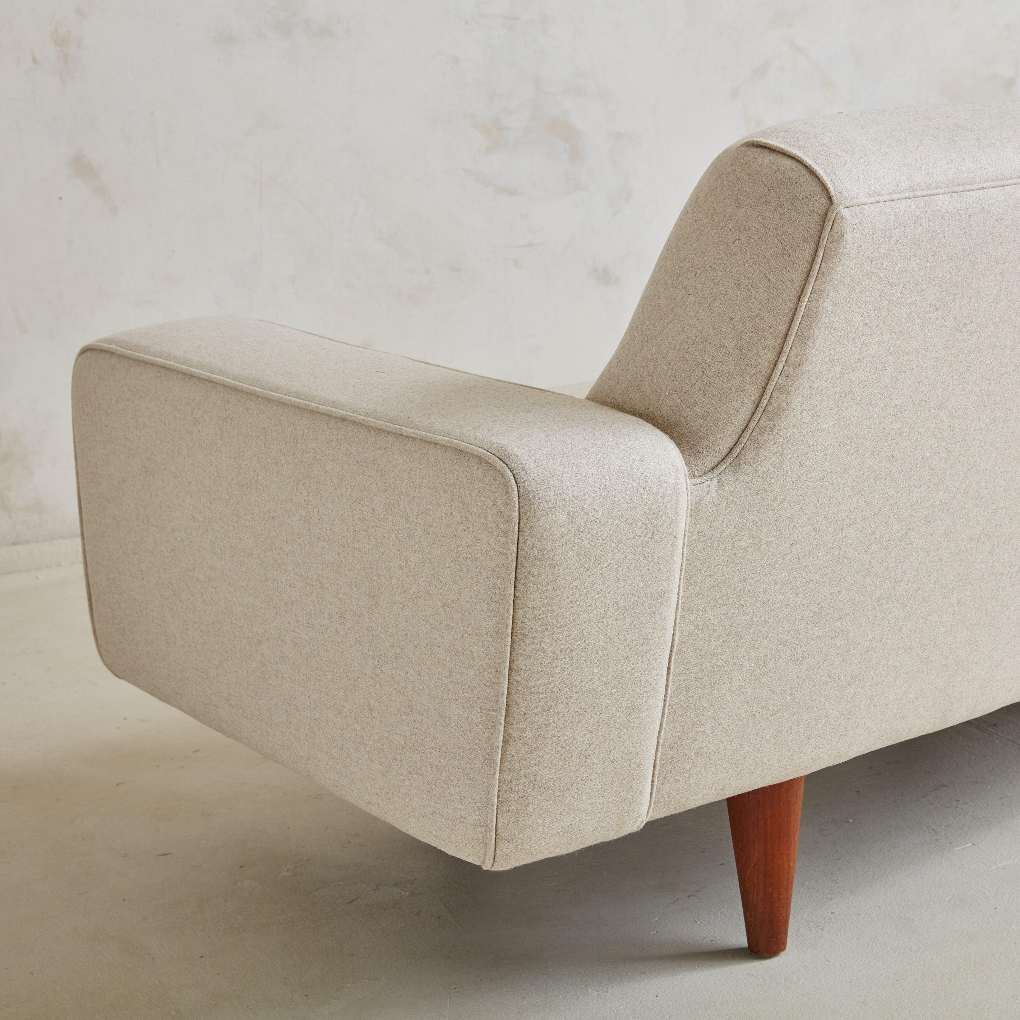 Model 450' Banana Sofa by Illum Wikkelsø for Aarhus Polstermøbelfabrik For Sale 2