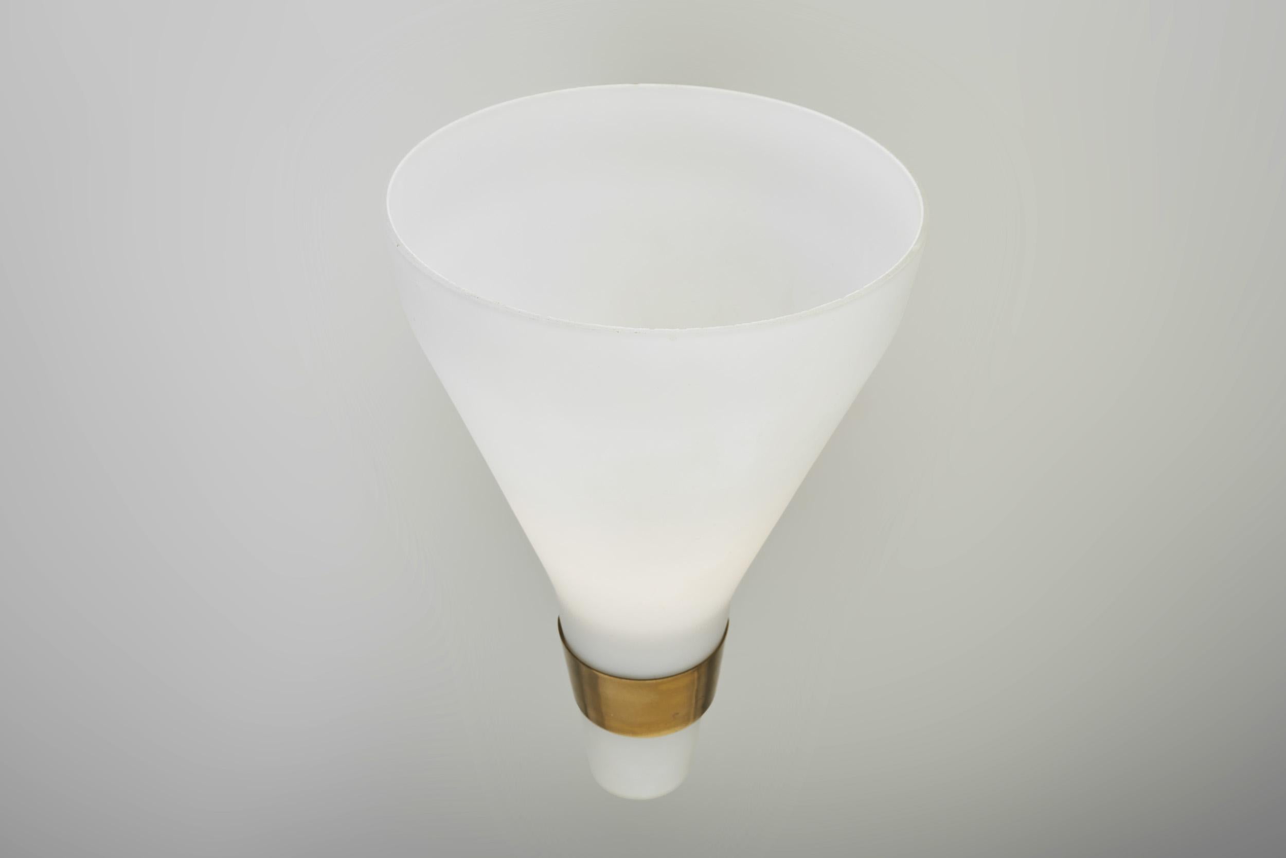Lampada da parete in vetro opalino Model 