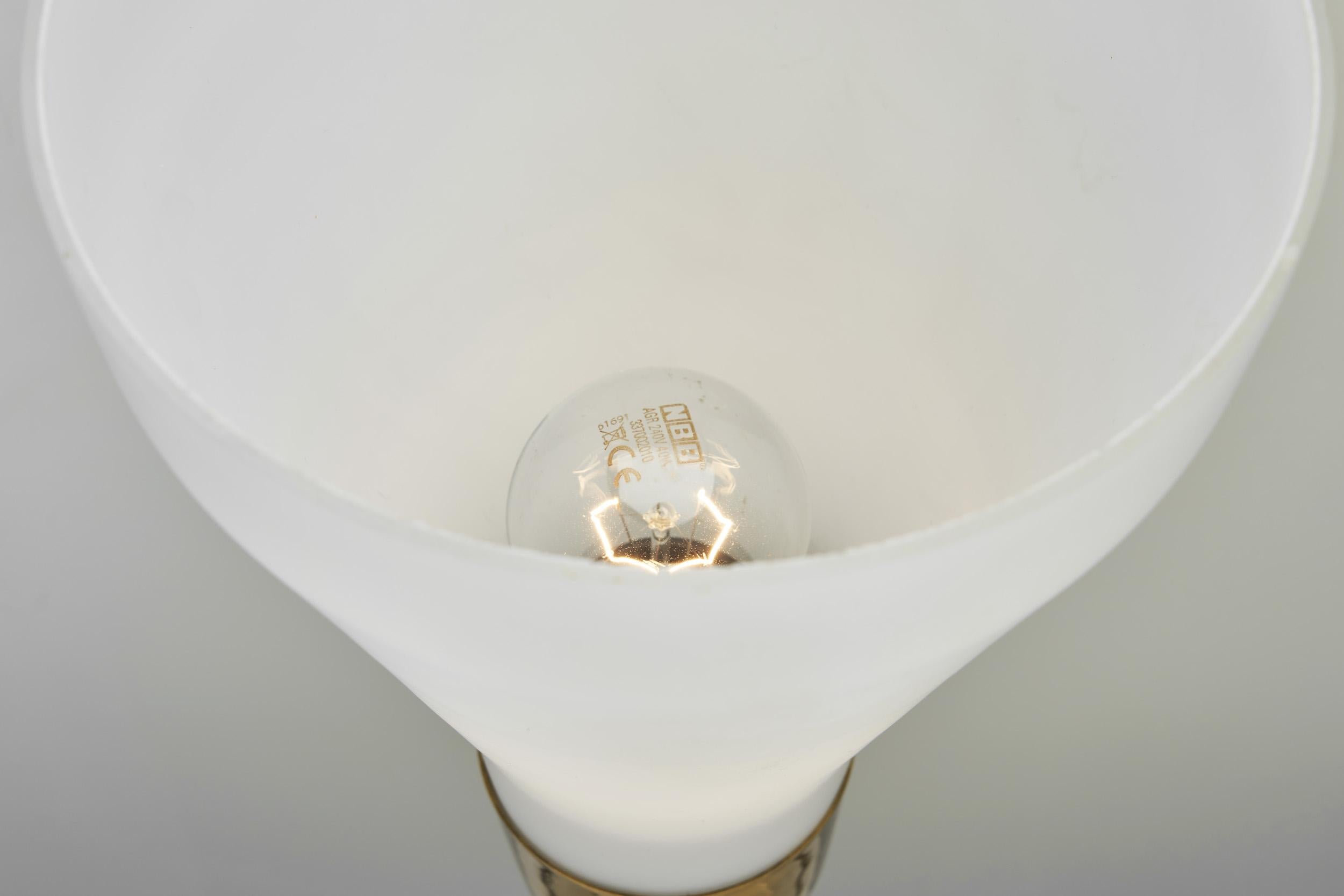Lampada da parete in vetro opalino Model 