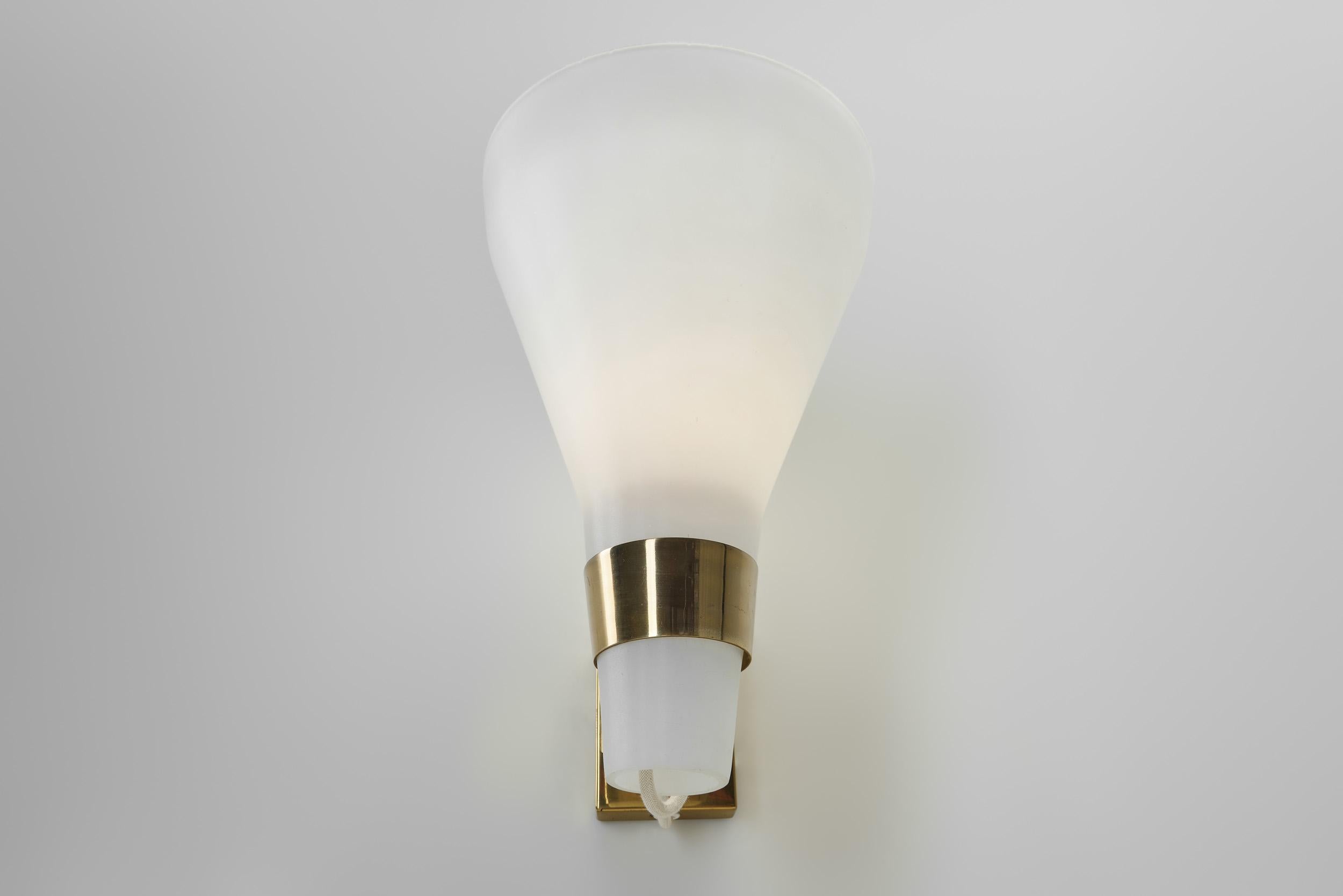 Lampada da parete in vetro opalino Model 