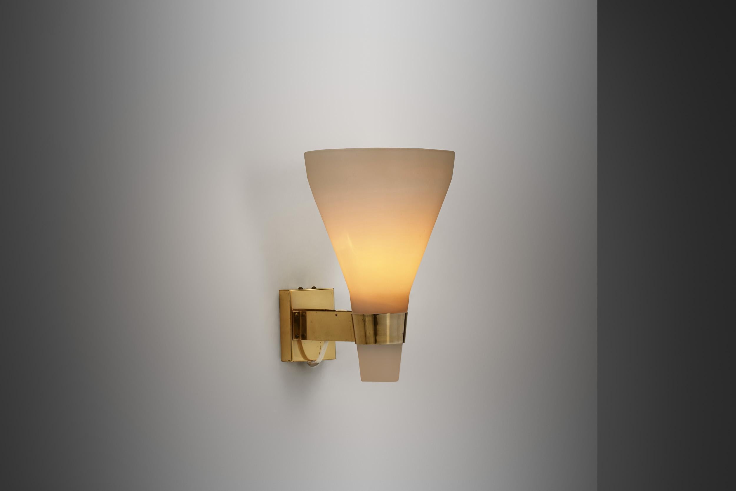 Finlandese Lampada da parete in vetro opalino Model 