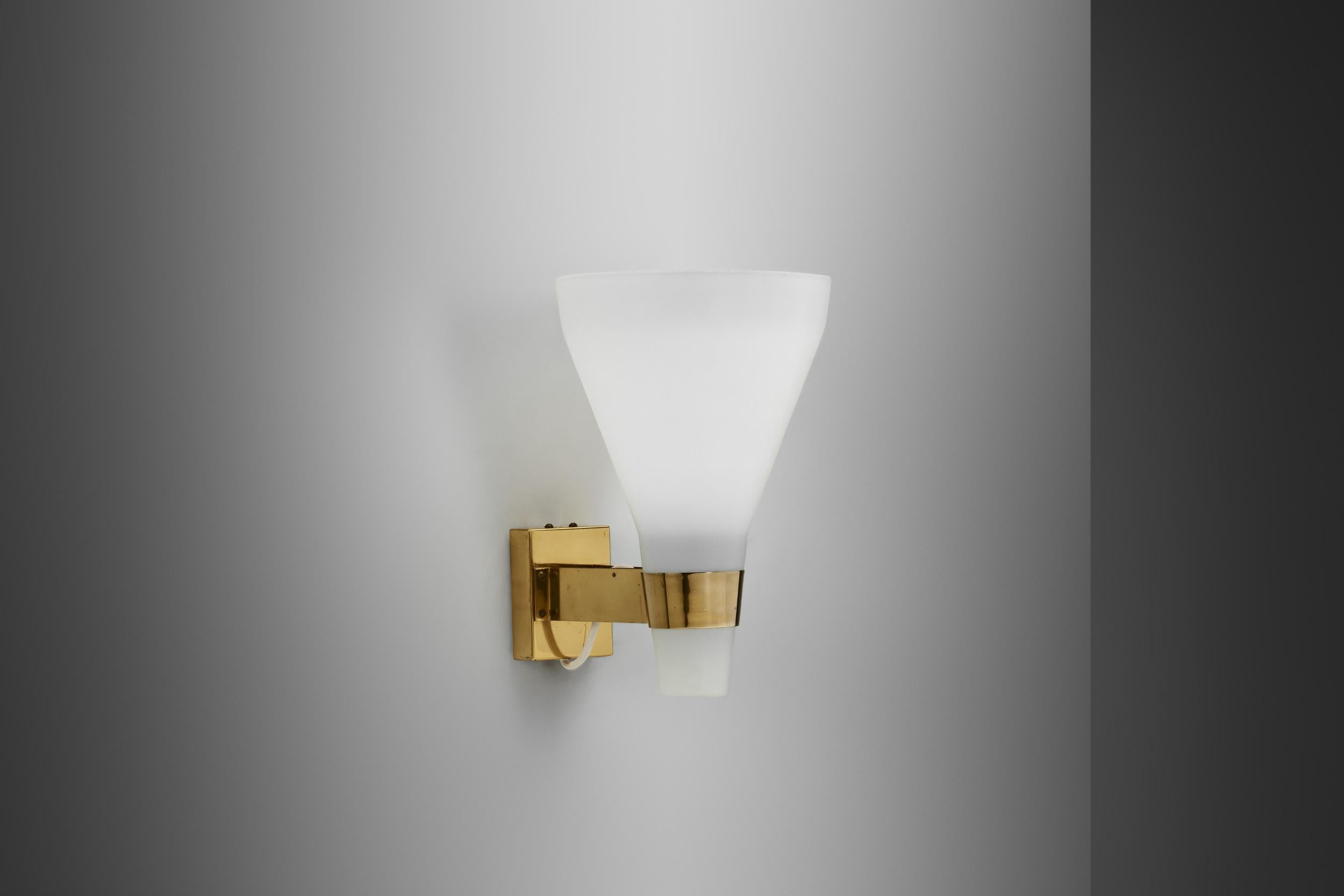 Lampada da parete in vetro opalino Model 