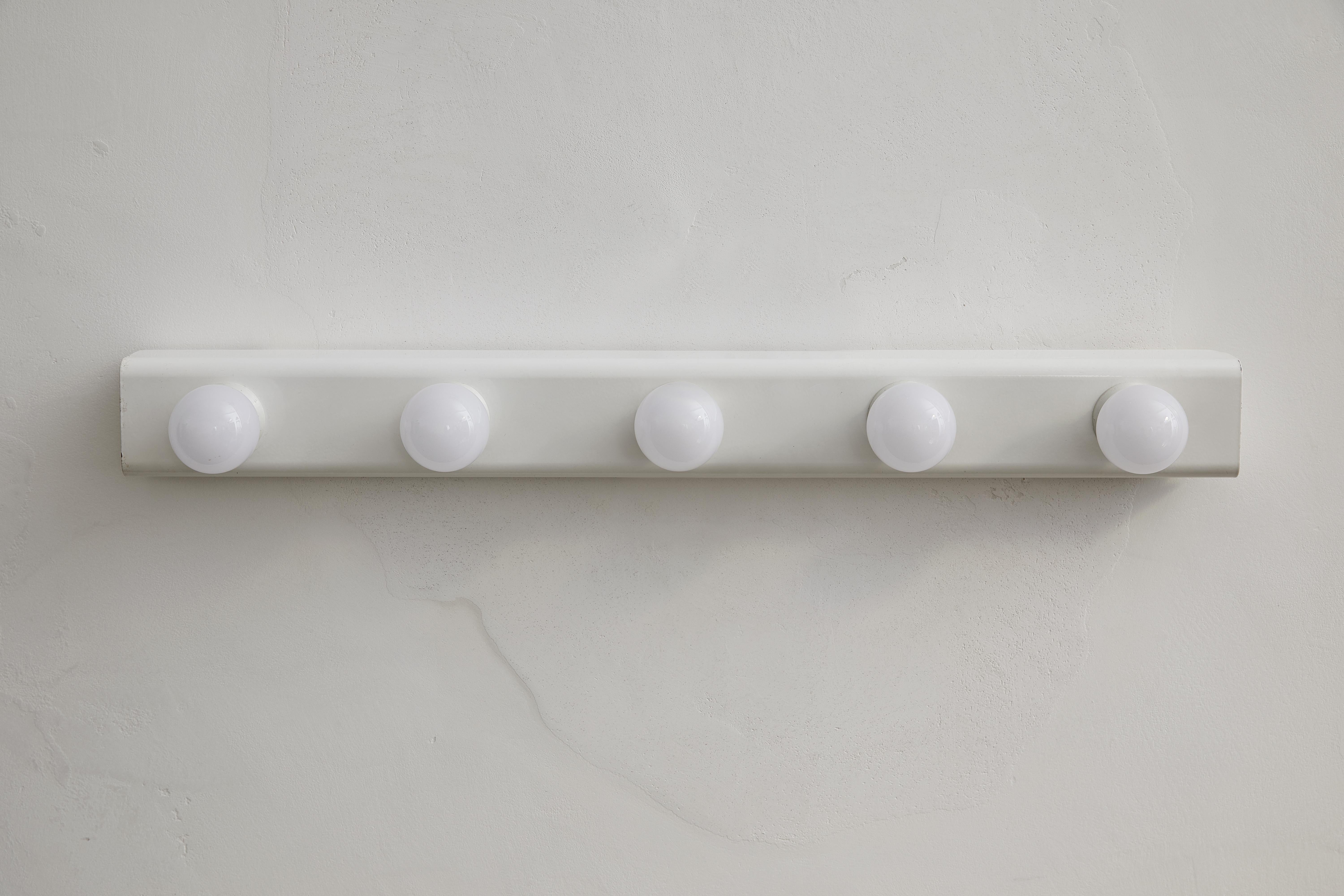 A rare and striking example of Gino Sarfatti’s pioneering approach to modern lighting, this Model 50 five-light wall lamp, designed for Arteluce in 1968, is. As a visionary in mid-century Italian lighting, Sarfatti was known for his innovative use