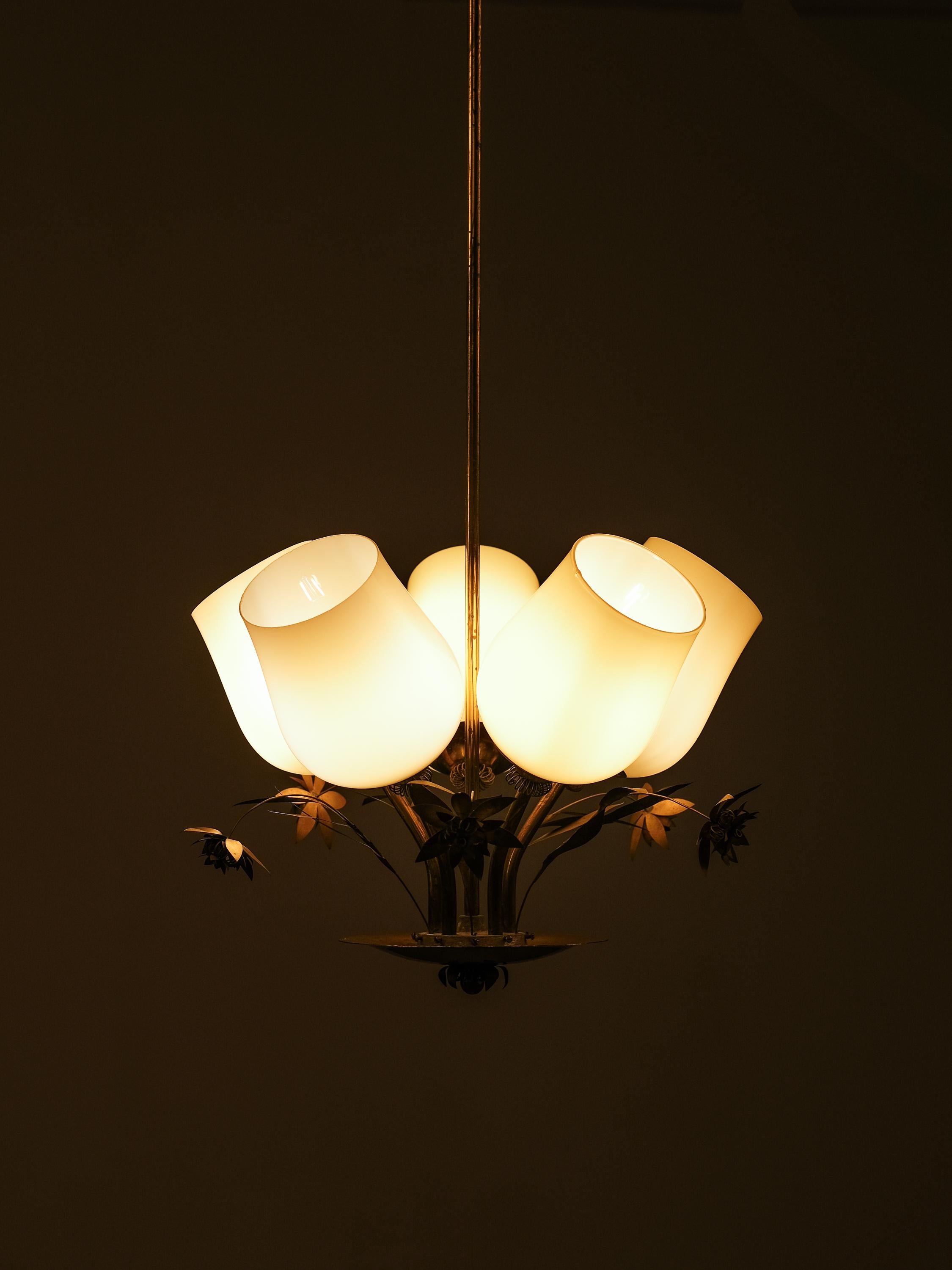Lampe lustre modèle 501-5 en laiton et verre par Stockmann, Finlande, années 1950 en vente 5