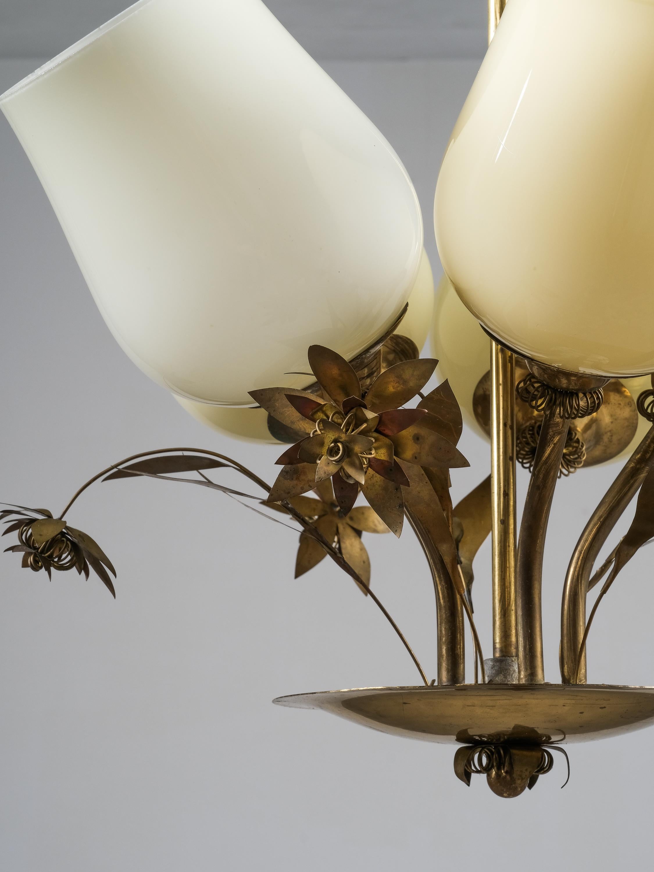 Scandinave moderne Lampe lustre modèle 501-5 en laiton et verre par Stockmann, Finlande, années 1950 en vente