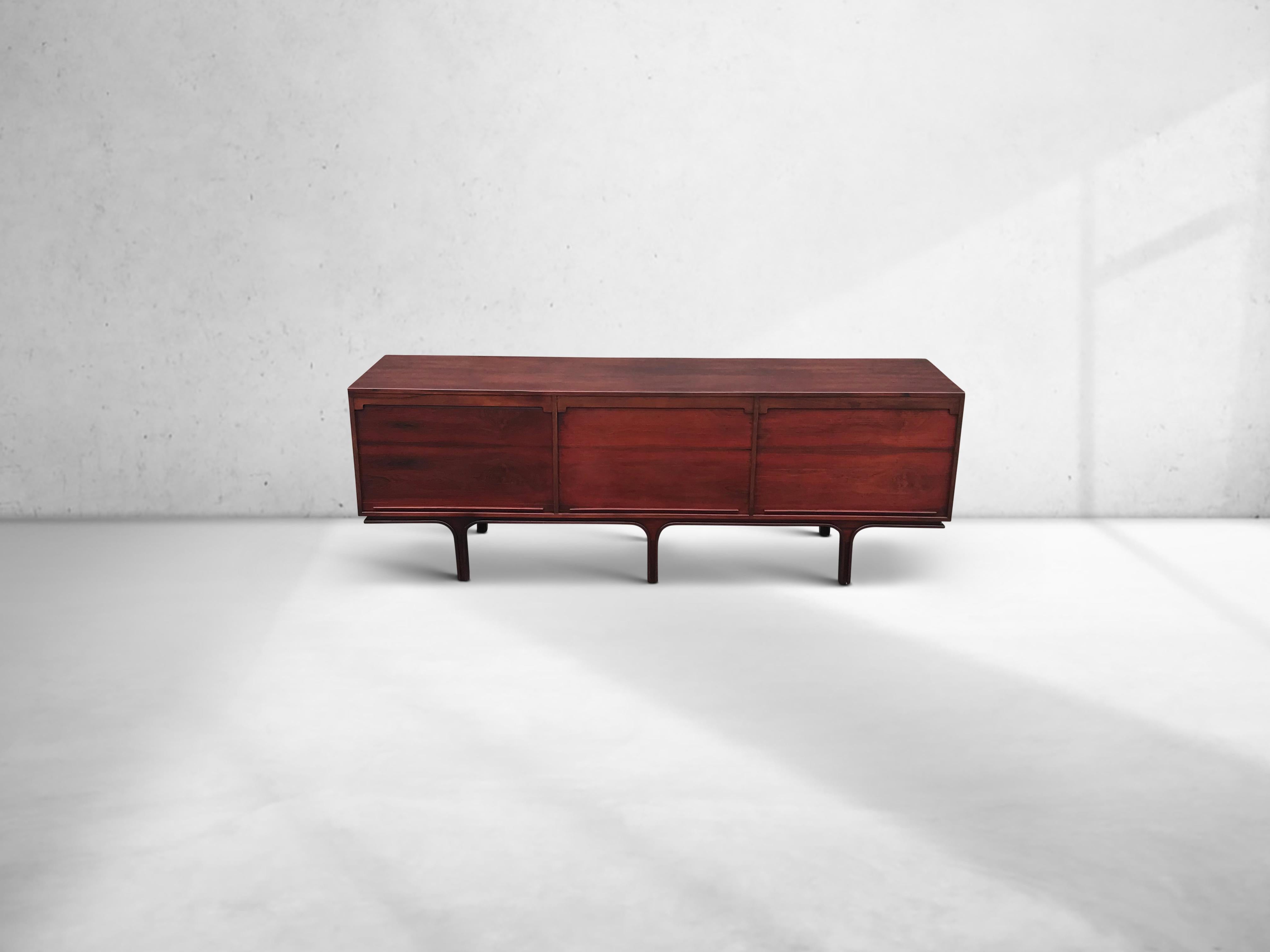 Mid-20th Century Model 503 rosewood credenza by Gianfranco Frattini for Bernini 1960s