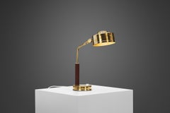 Modelo "51/M" Lámpara de mesa de latón y teca de Bröderna Johansson, Suecia Años 50