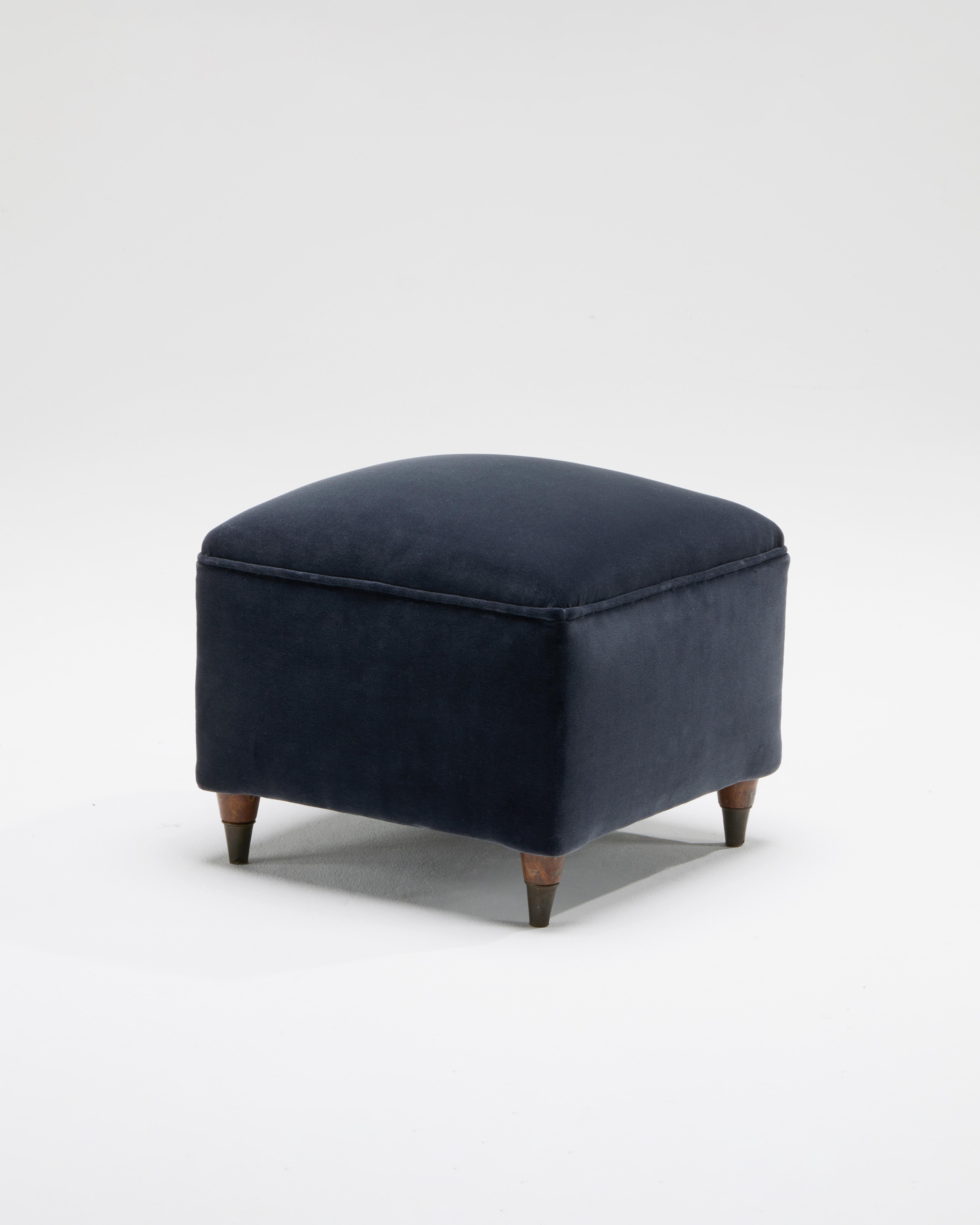 Modèle 512 Fauteuils Gio Ponti avec poufs Bon état - En vente à London, GB