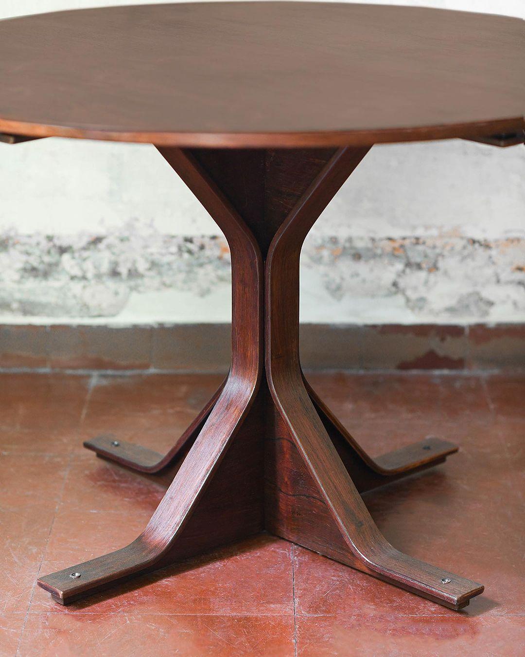 Italian Model 522 table by Gianfranco Frattini for Bernini, Italy 1960 For Sale