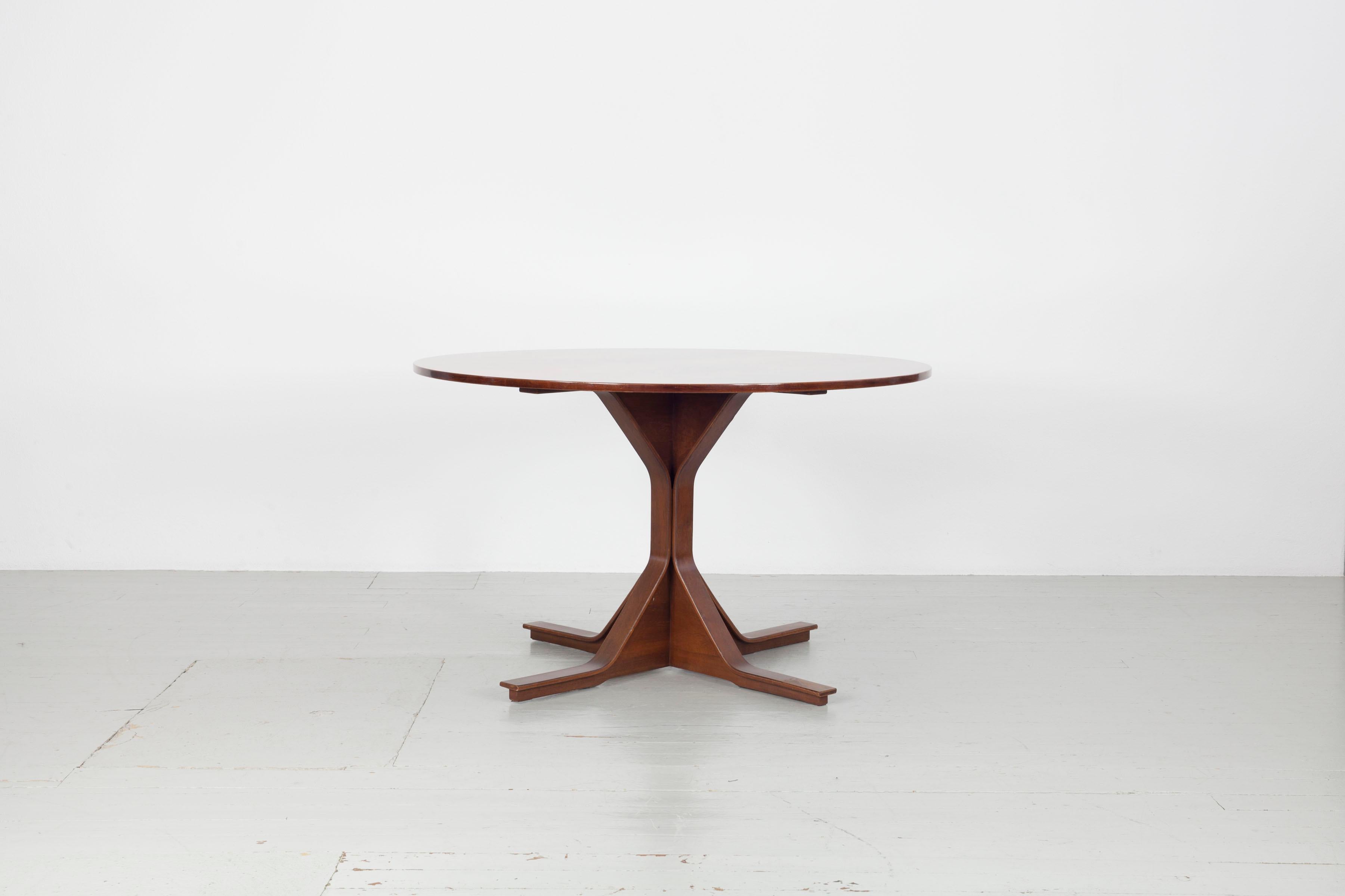 Tisch „Modell 522“, entworfen von Gianfranco Frattini, hergestellt von Bernini, Italien, 1960er Jahre (Italienisch) im Angebot