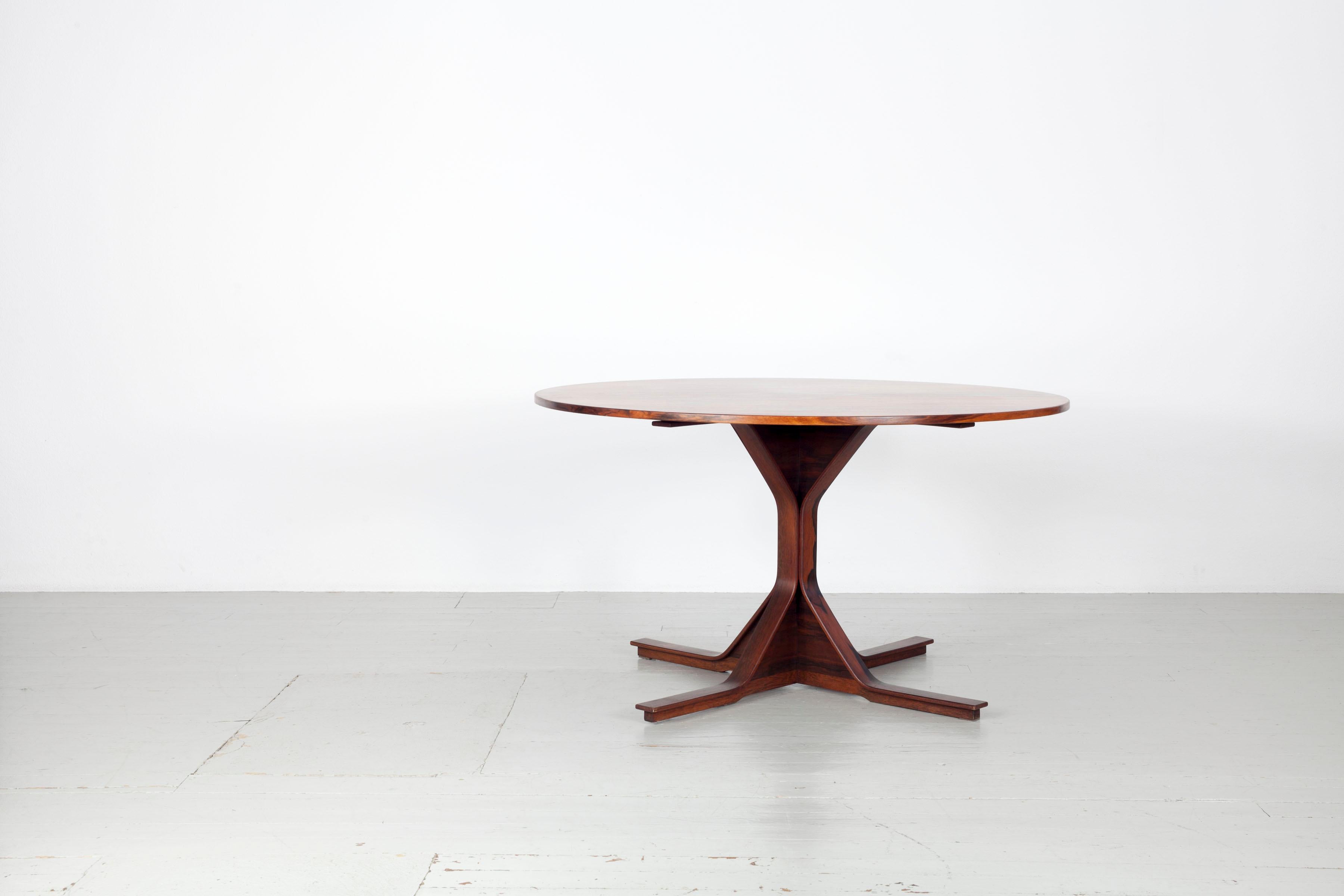 italien Table « Modèle 522 », design de Gianfranco Frattini, fabriquée par Bernini, Italie, années 1960 en vente